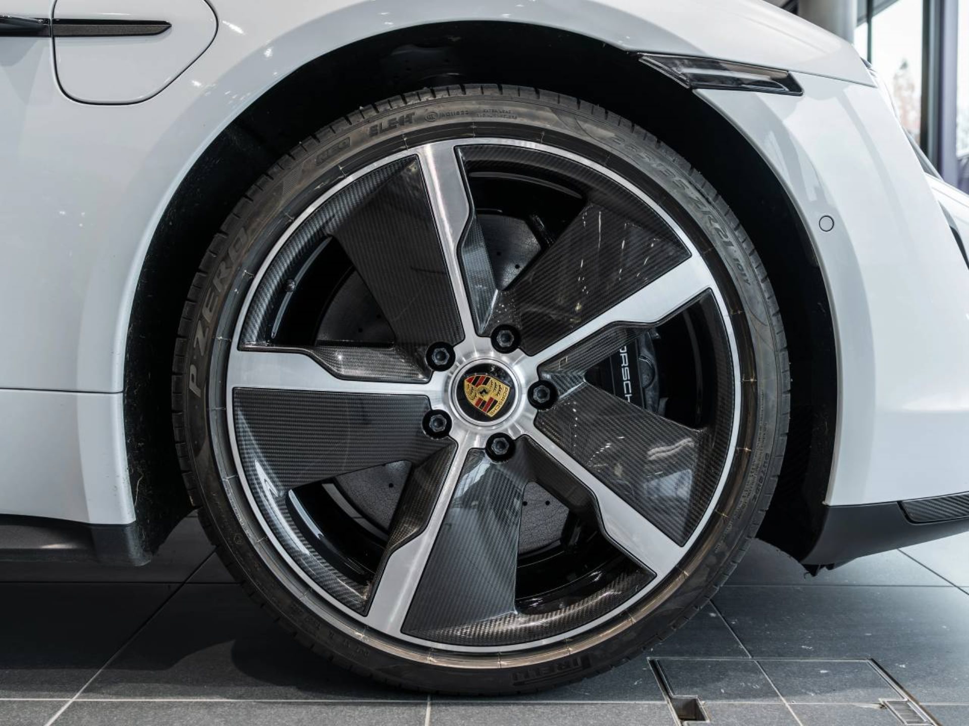 PORSCHE Taycan Turbo S-image-30