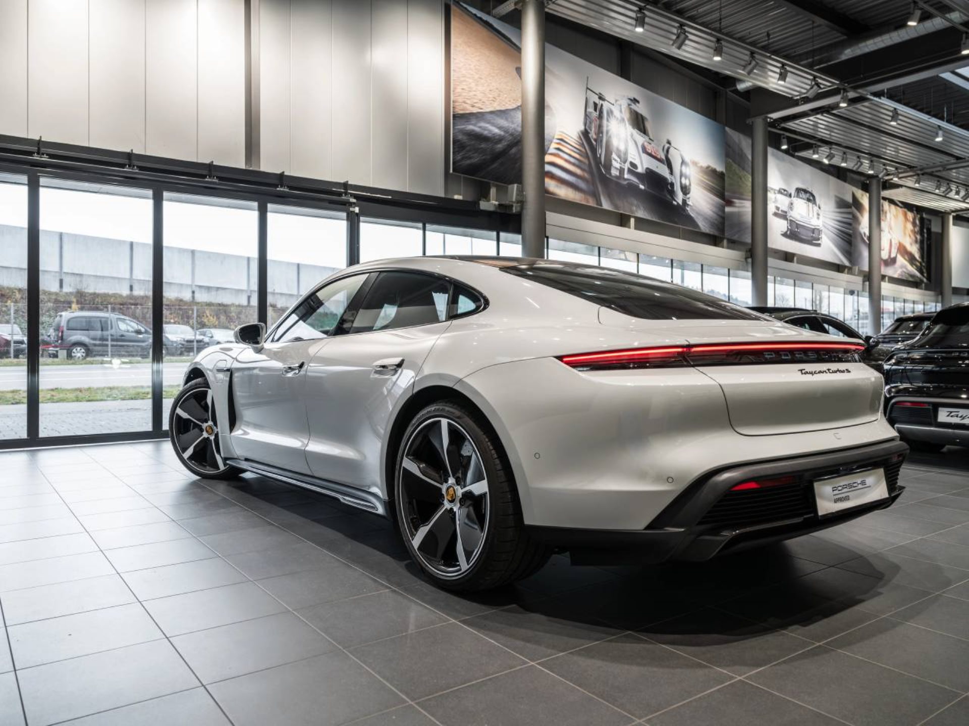 PORSCHE Taycan Turbo S-image-7