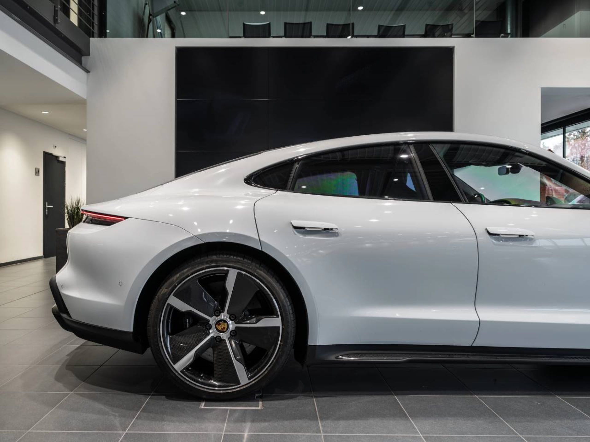 PORSCHE Taycan Turbo S-image-12