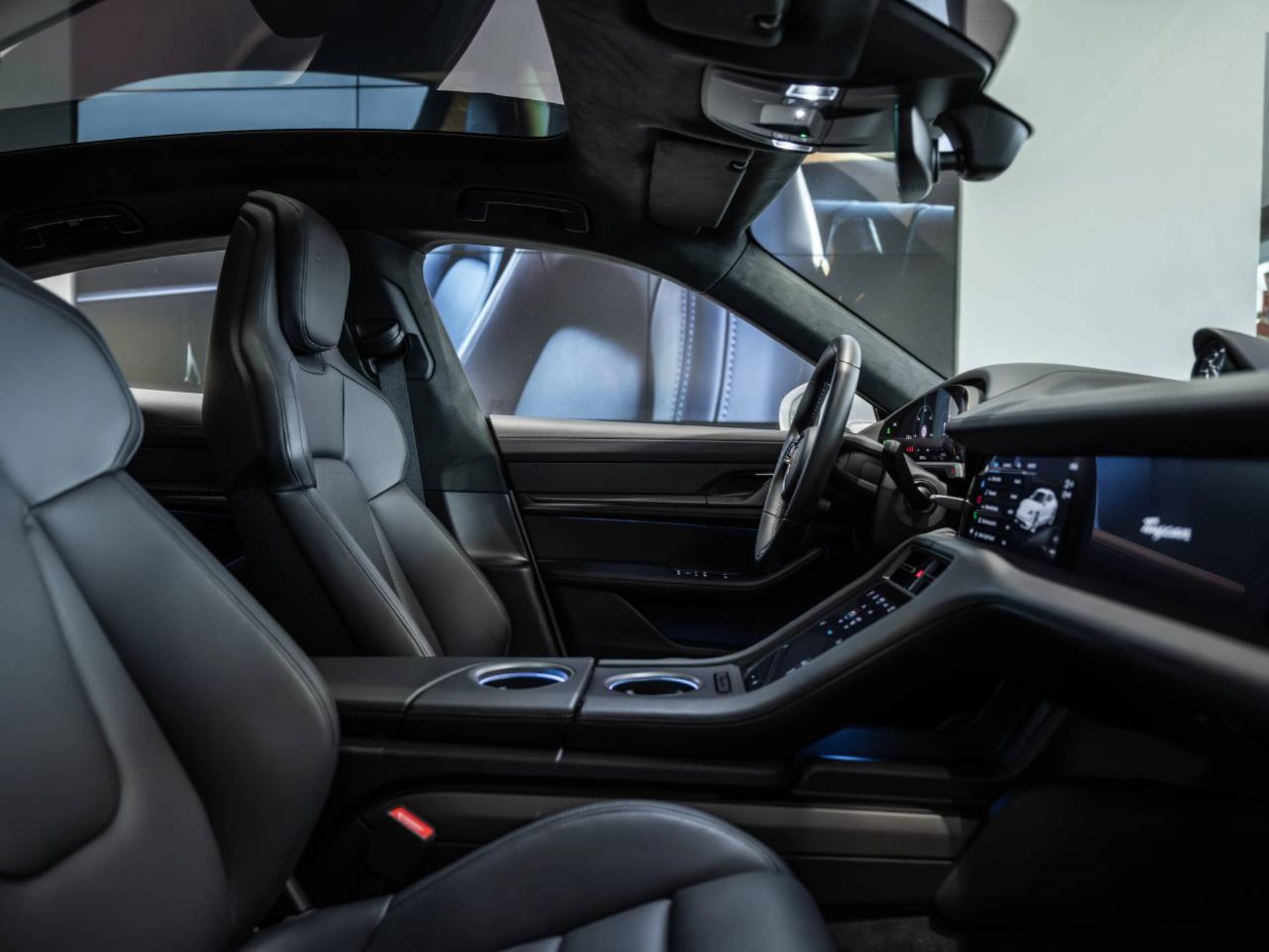 PORSCHE Taycan Turbo S-image-19