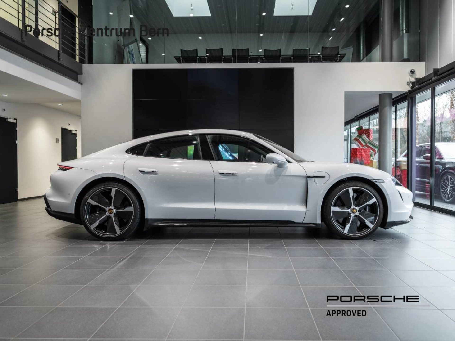 PORSCHE Taycan Turbo S-image-1
