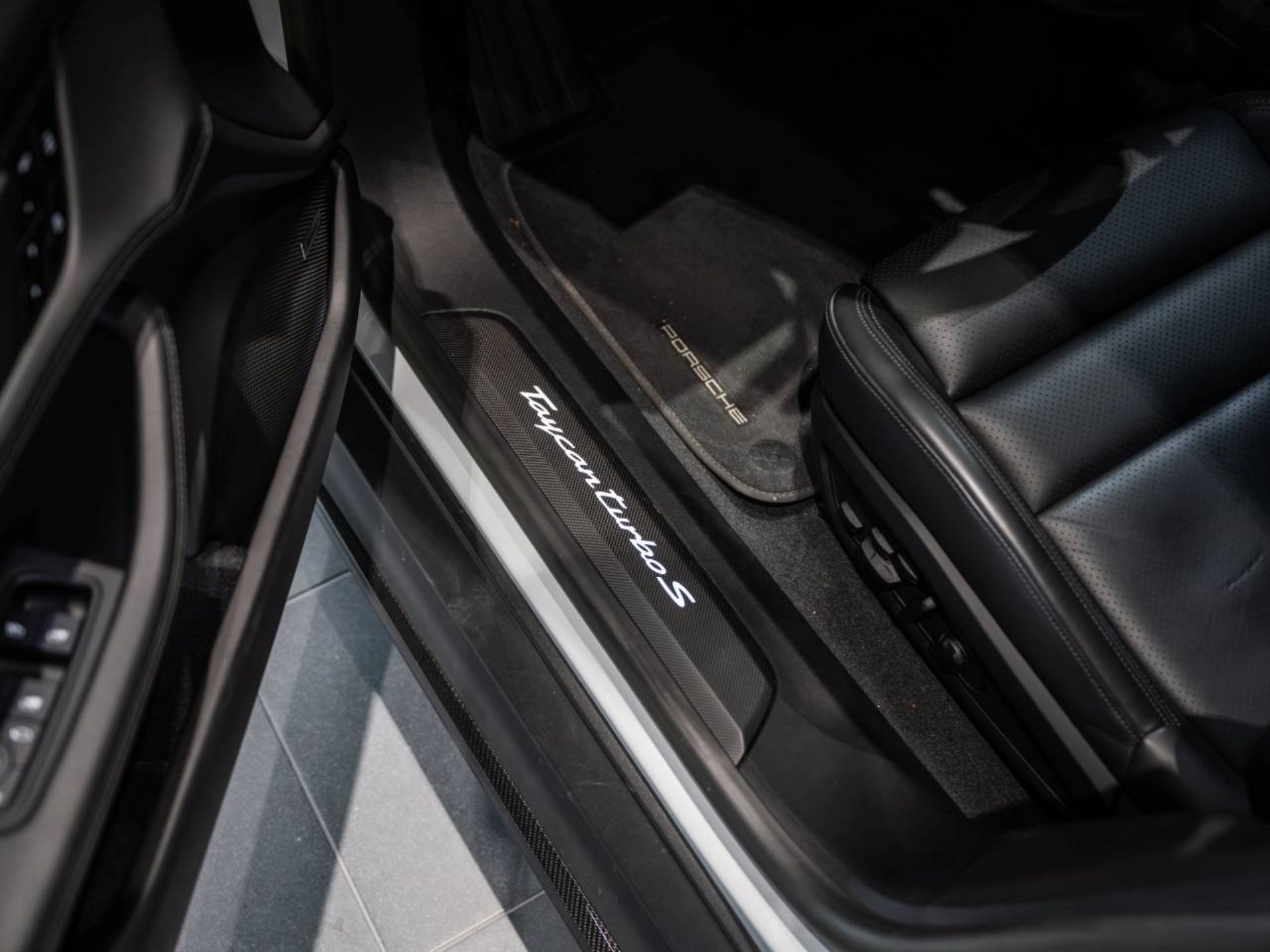 PORSCHE Taycan Turbo S-image-21