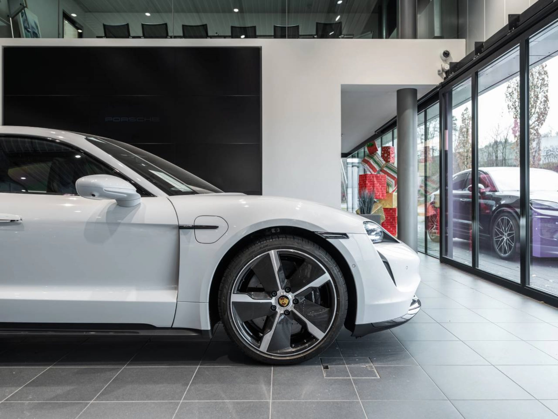 PORSCHE Taycan Turbo S-image-13