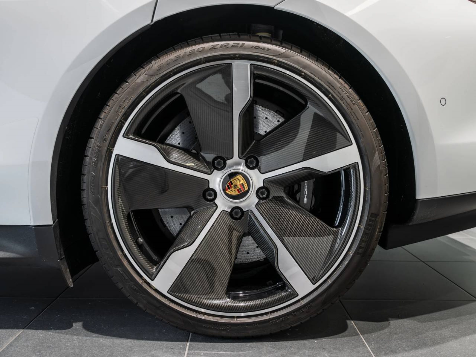 PORSCHE Taycan Turbo S-image-31