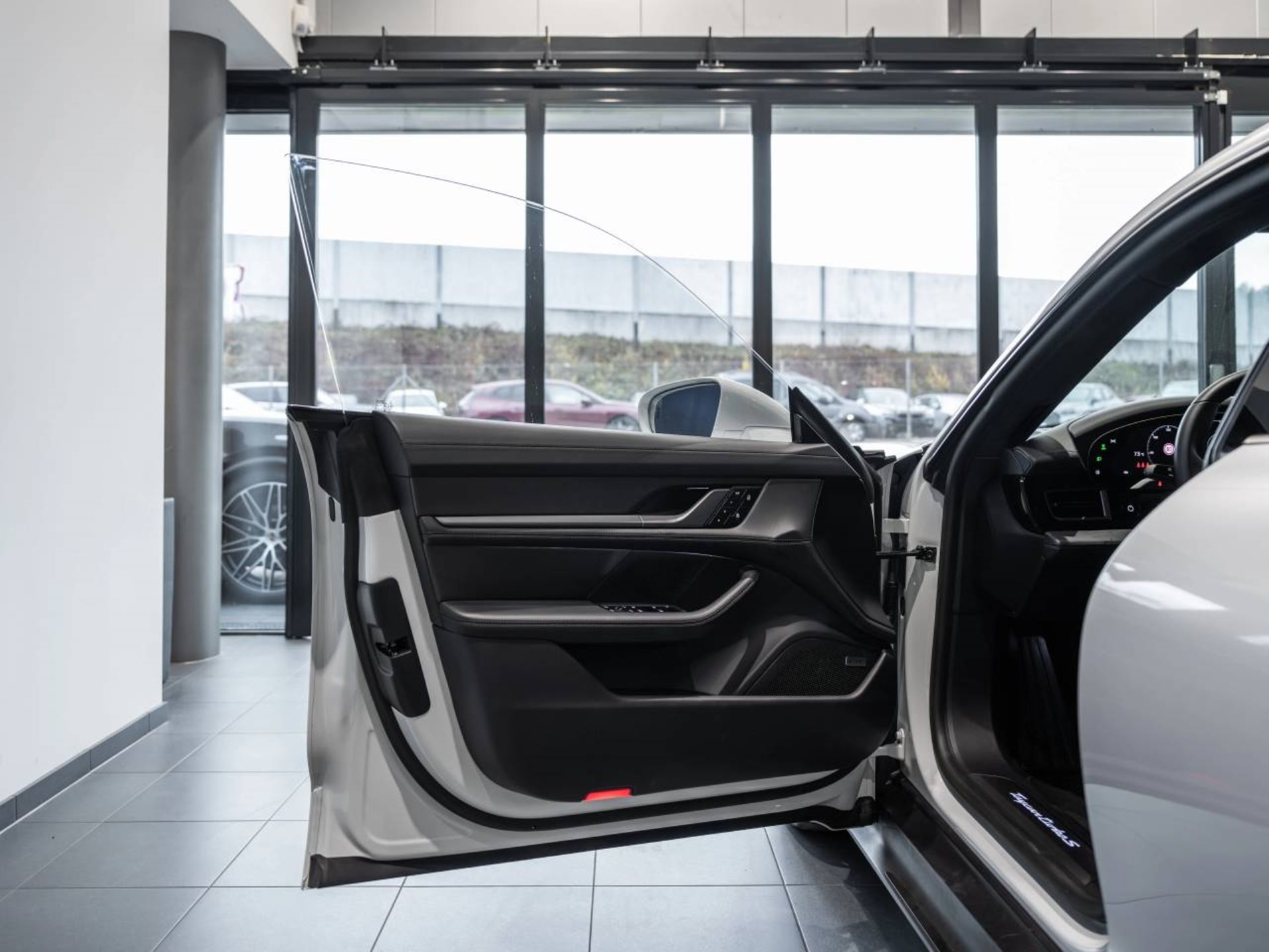 PORSCHE Taycan Turbo S-image-22