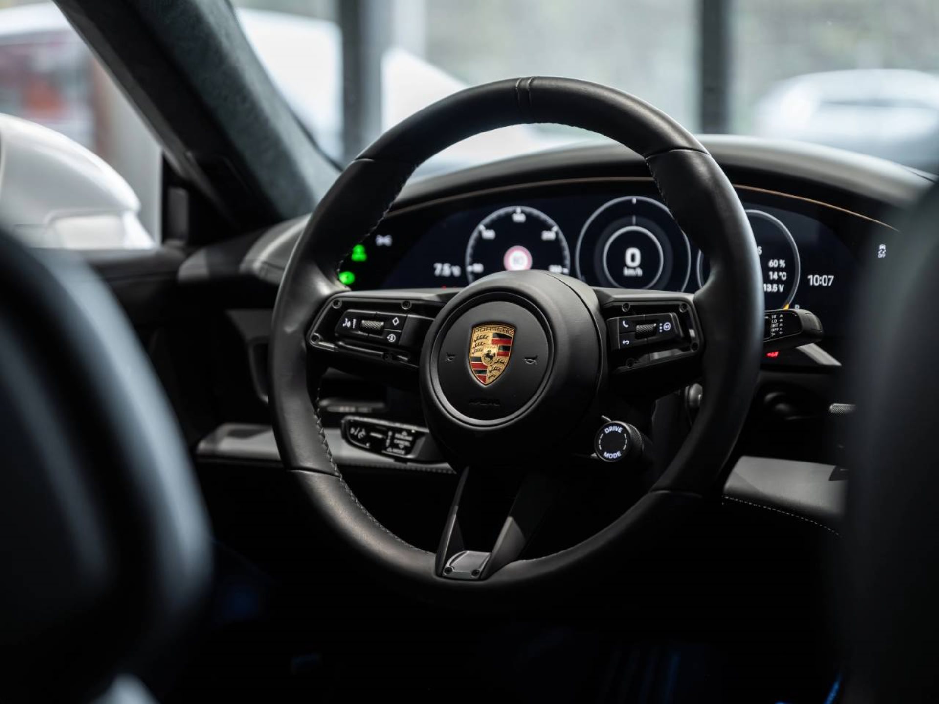 PORSCHE Taycan Turbo S-image-16