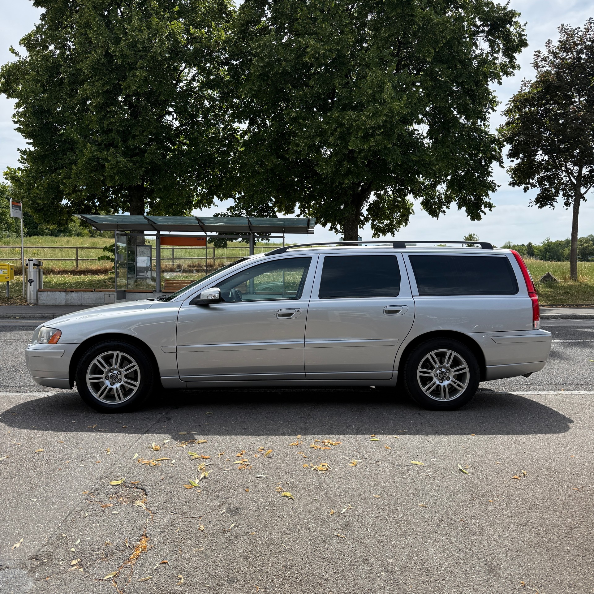 VOLVO V70 2.4 Momentum-image-3