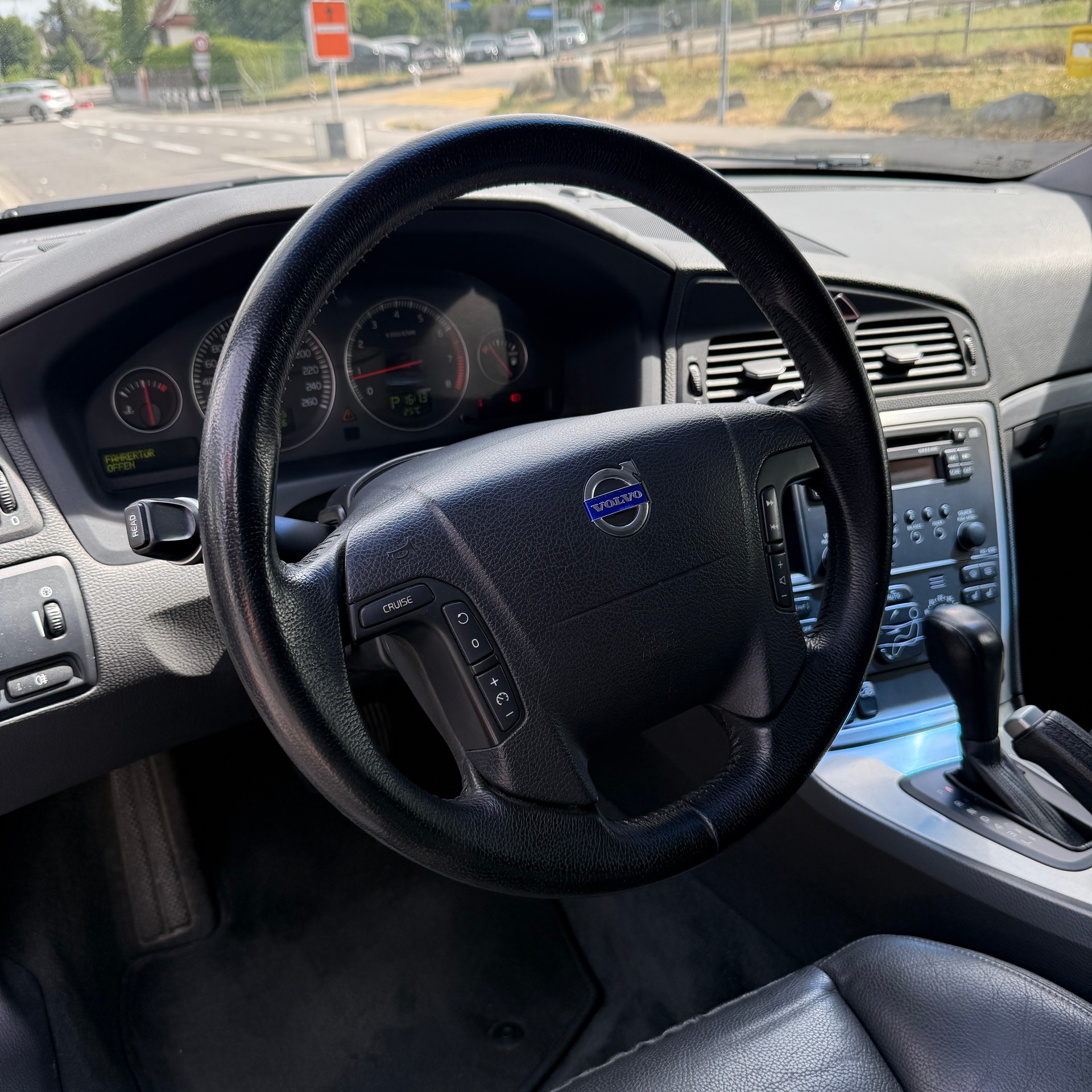 VOLVO V70 2.4 Momentum-image-9