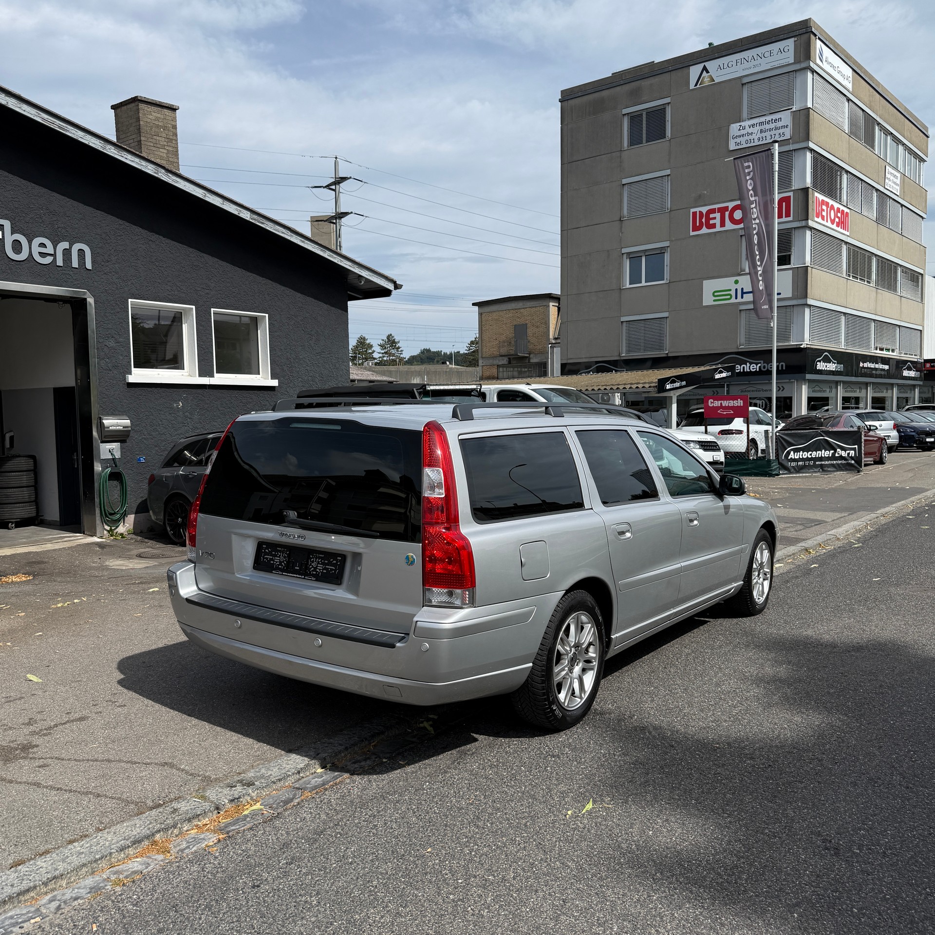 VOLVO V70 2.4 Momentum-image-6