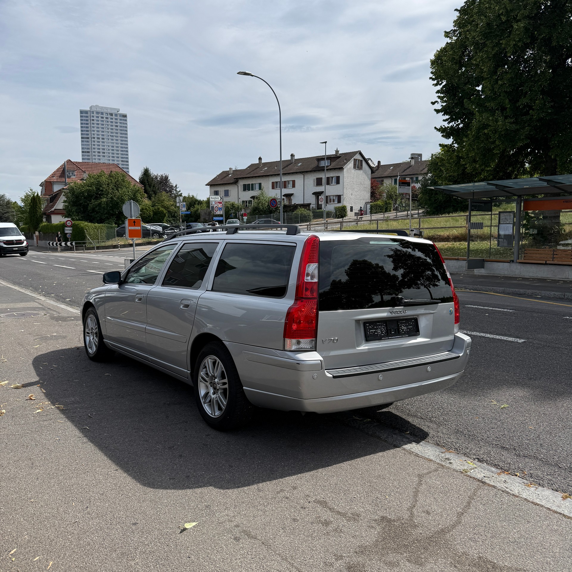 VOLVO V70 2.4 Momentum-image-4