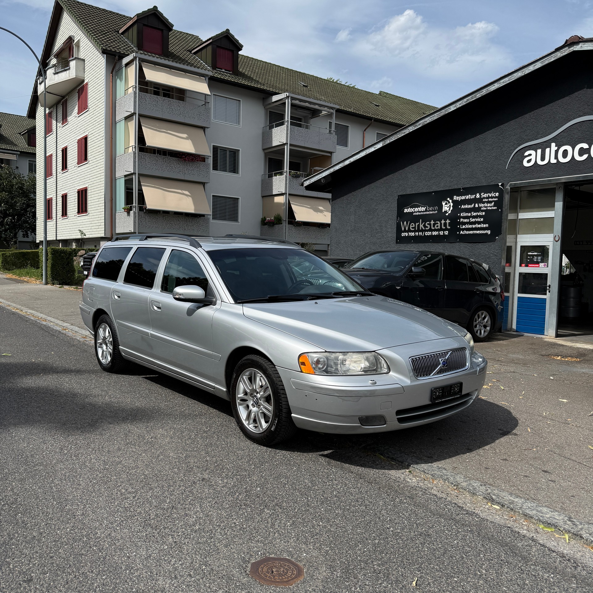 VOLVO V70 2.4 Momentum-image-0