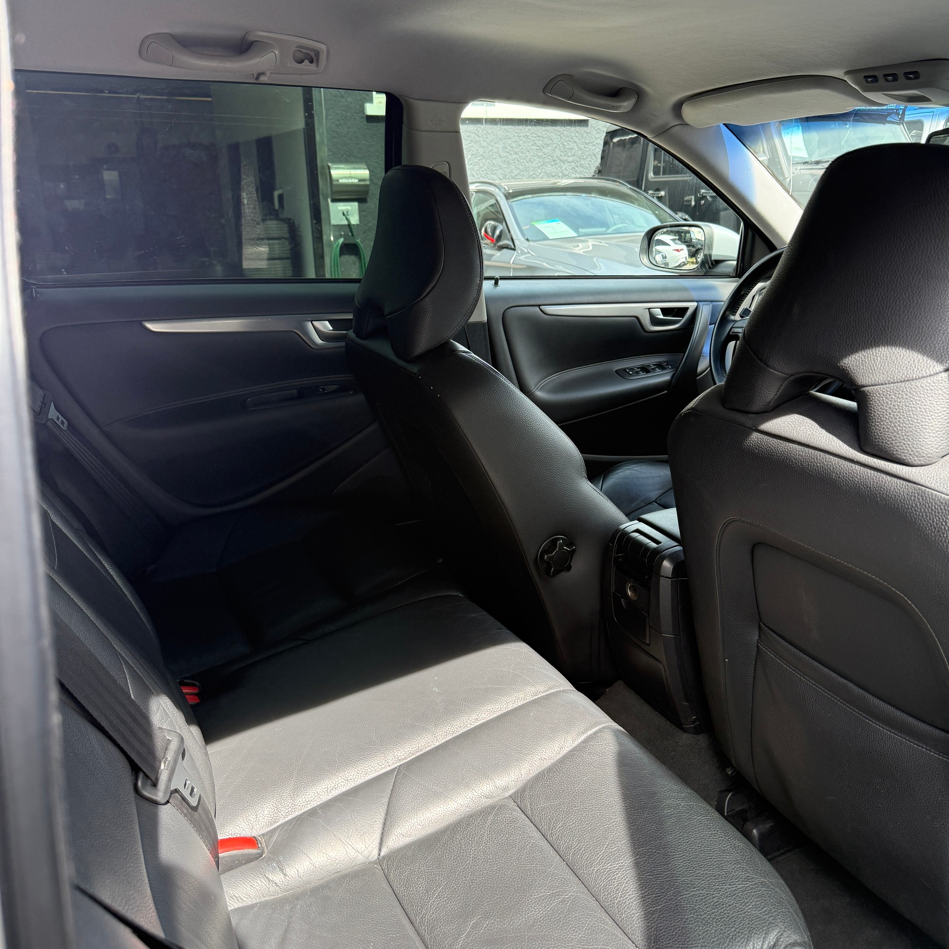 VOLVO V70 2.4 Momentum-image-12