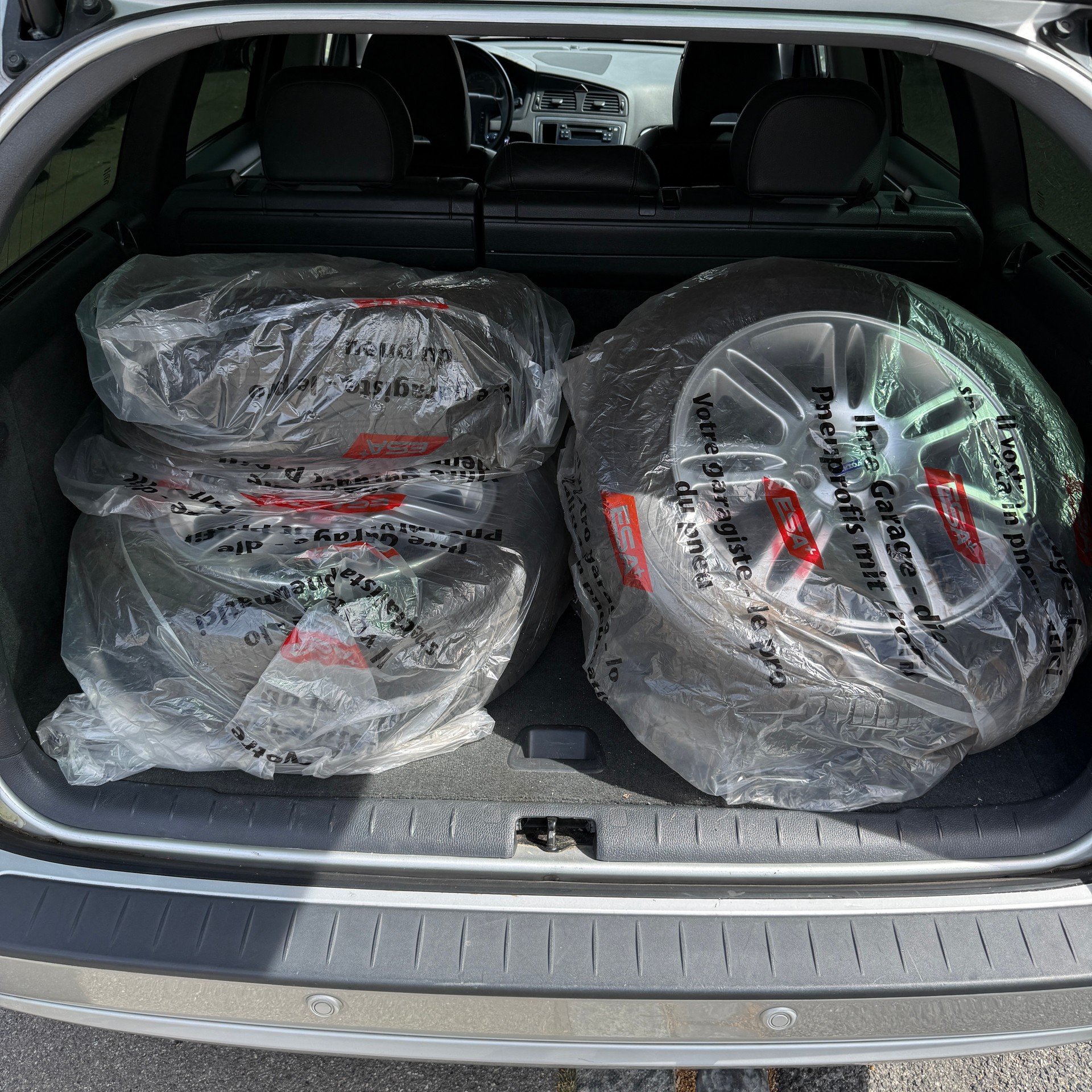 VOLVO V70 2.4 Momentum-image-13