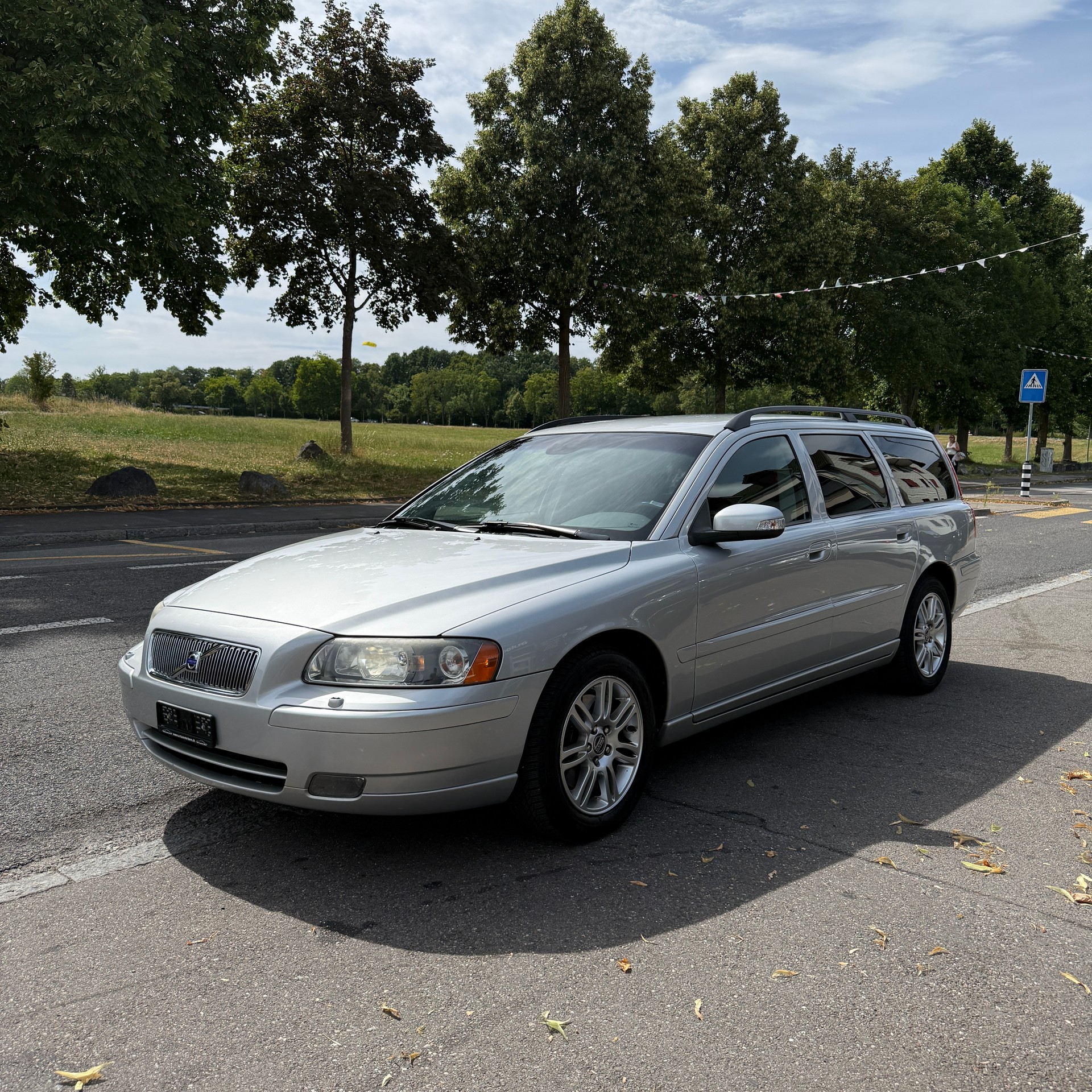 VOLVO V70 2.4 Momentum-image-2