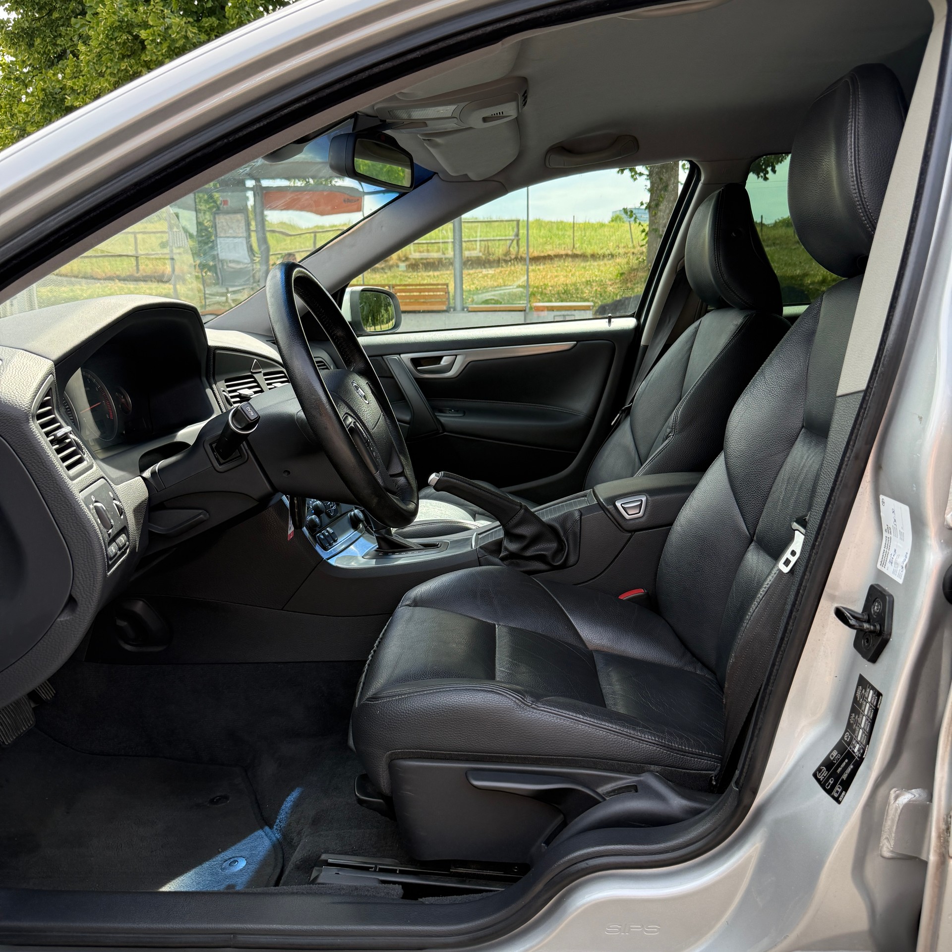 VOLVO V70 2.4 Momentum-image-8
