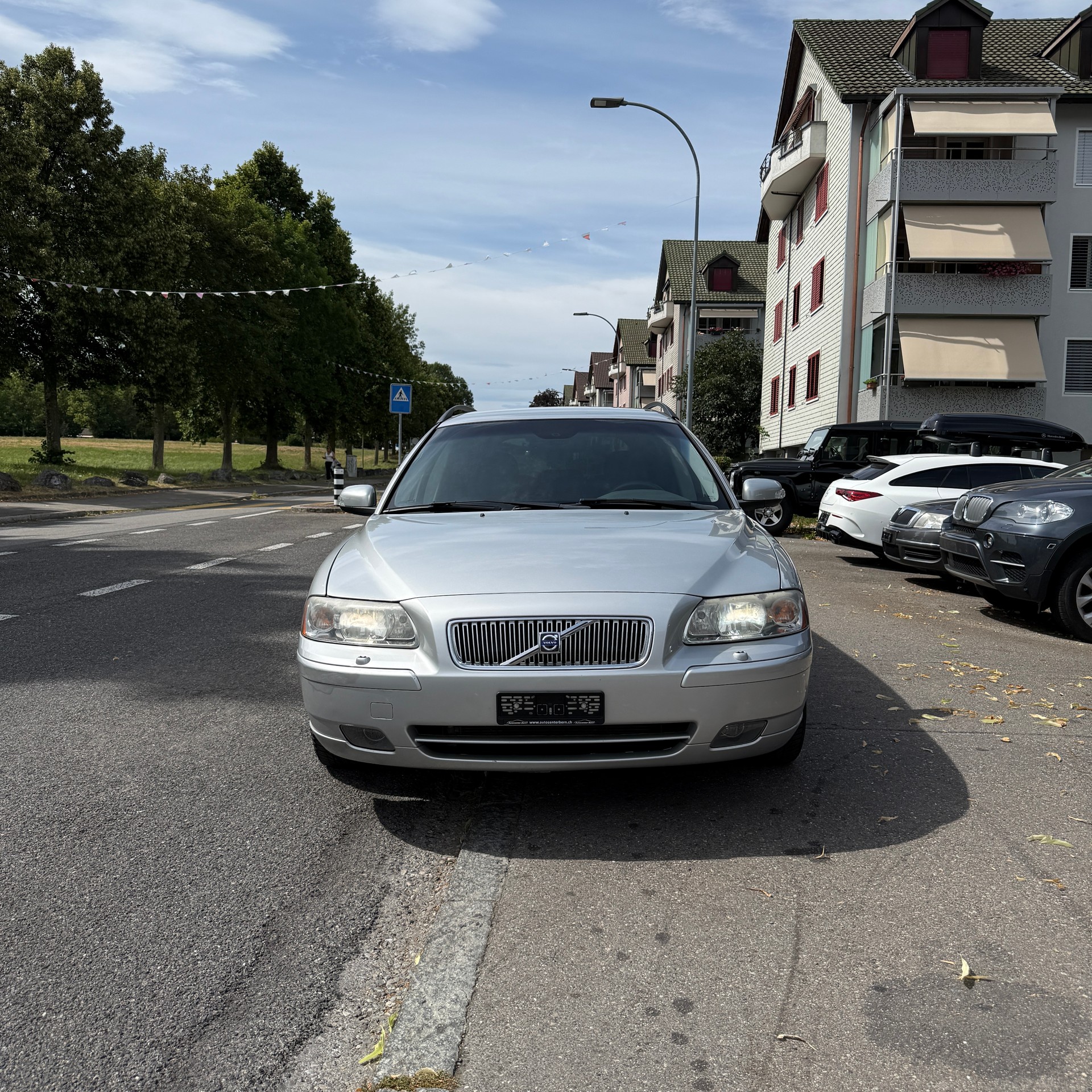 VOLVO V70 2.4 Momentum-image-1