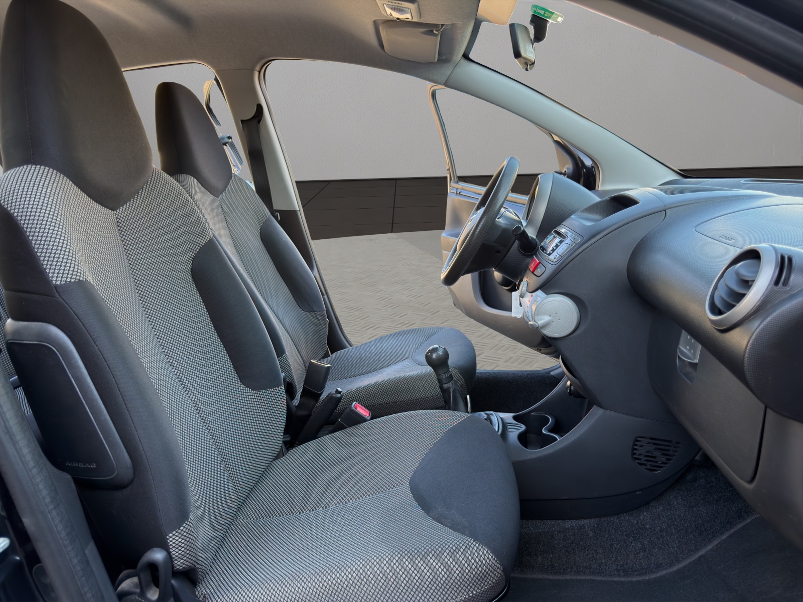 TOYOTA Aygo 1.0 VVT-i Luna-image-16