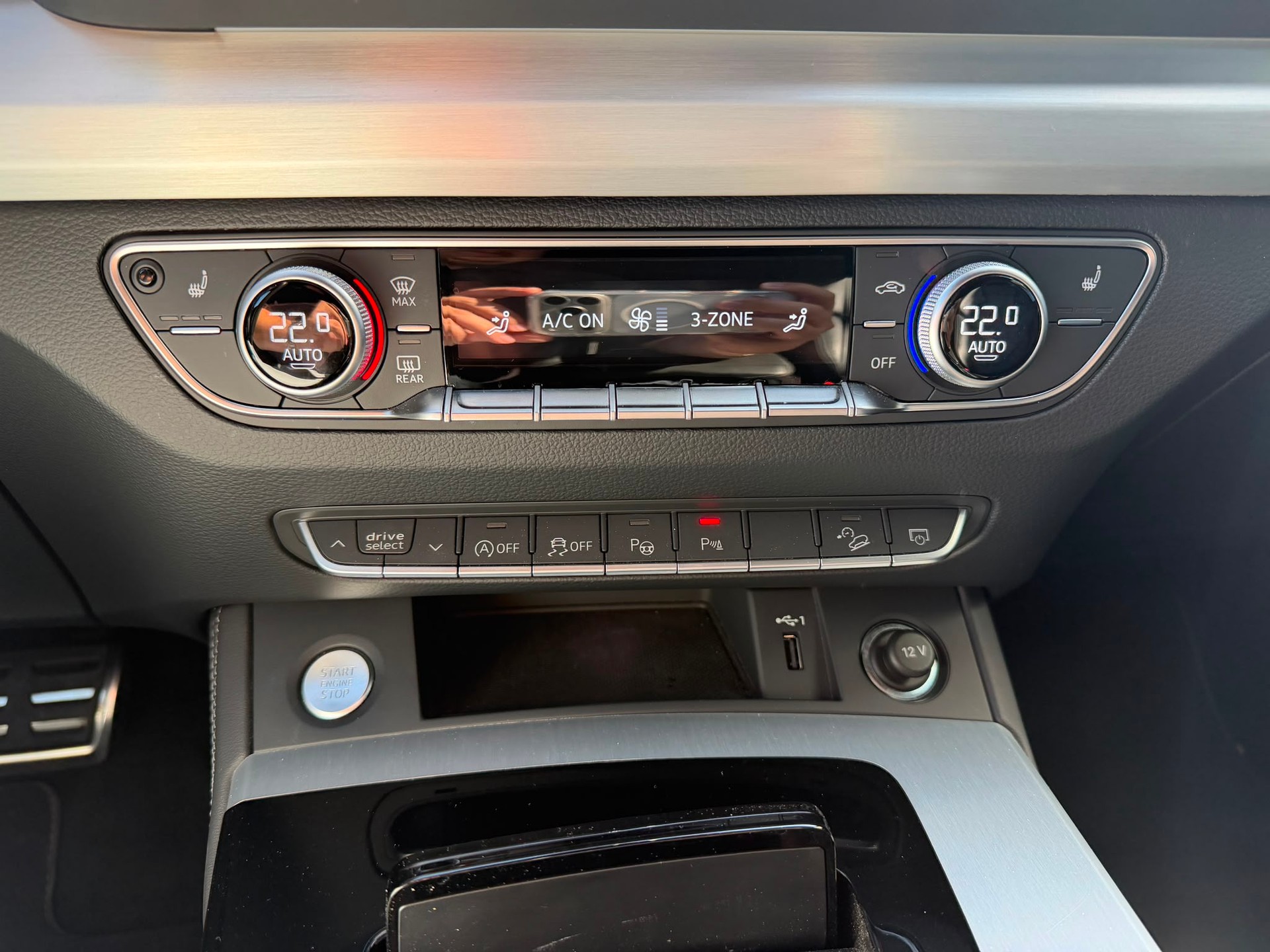 AUDI Q5 40 TDI Black Edition quattro S-tronic-image-20