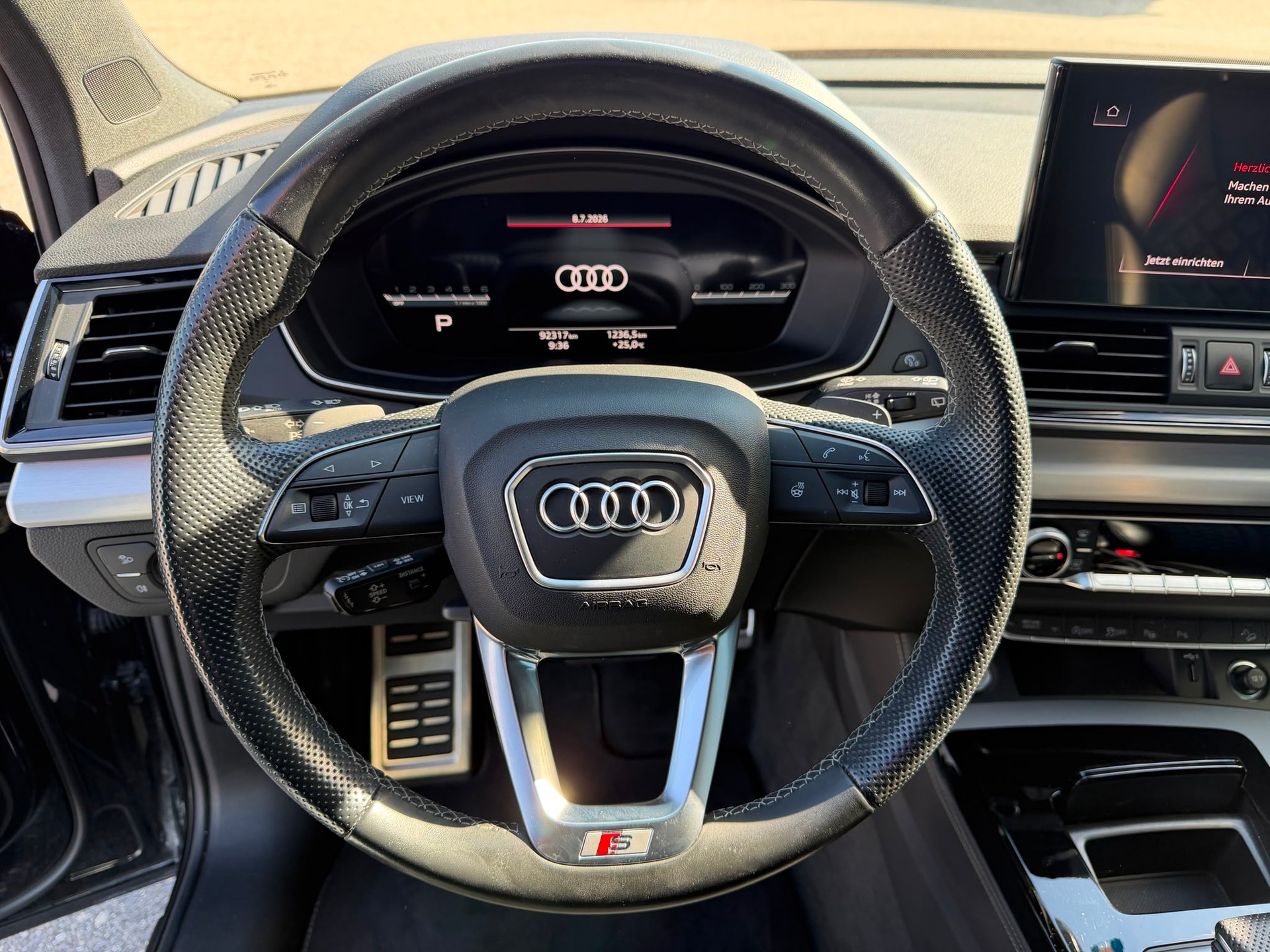 AUDI Q5 40 TDI Black Edition quattro S-tronic-image-15