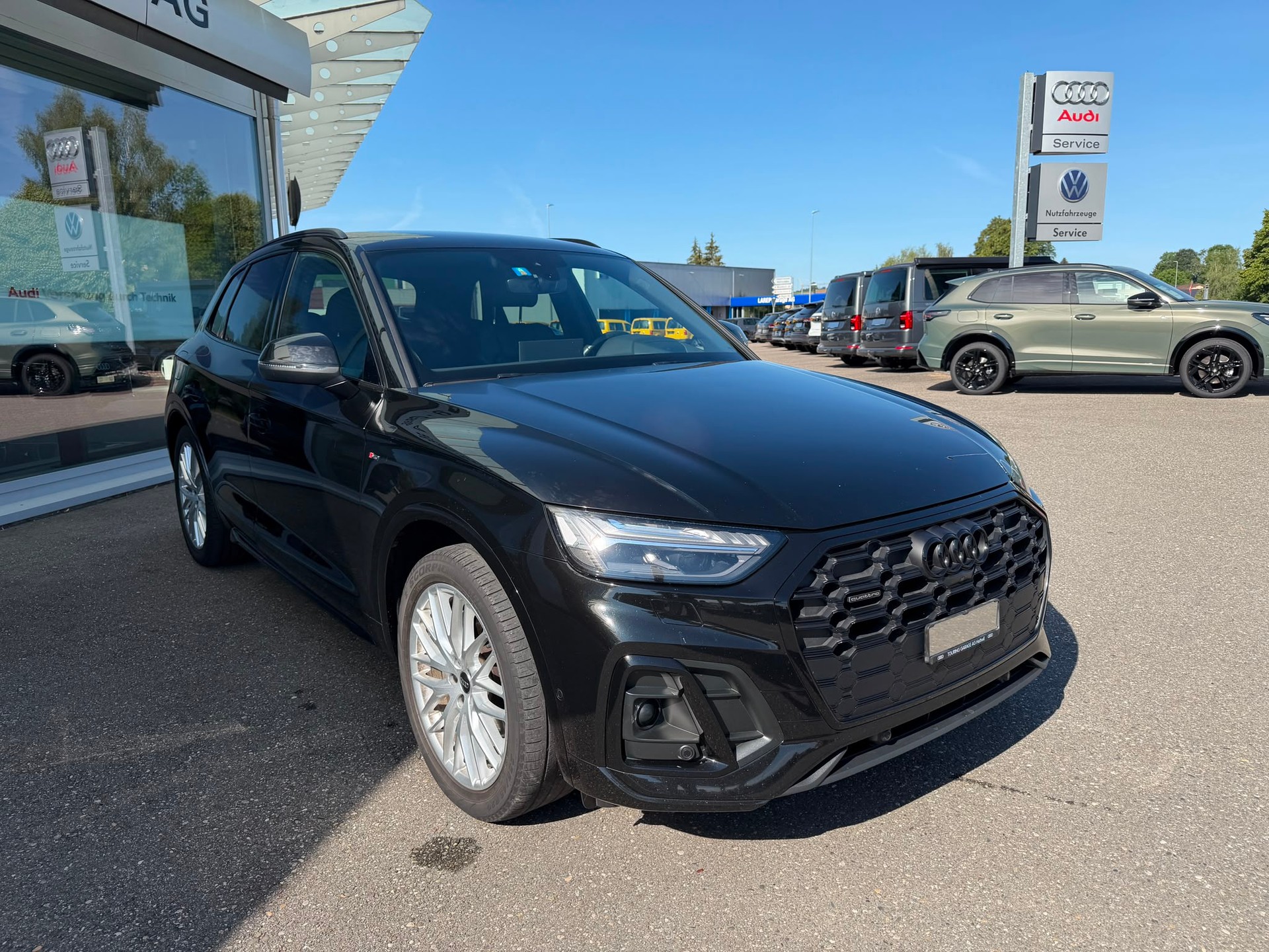 AUDI Q5 40 TDI Black Edition quattro S-tronic-image-6