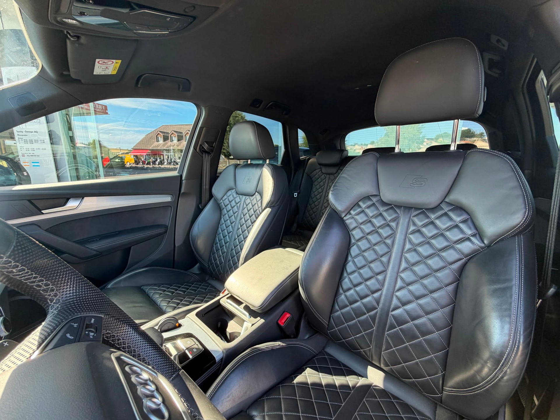 AUDI Q5 40 TDI Black Edition quattro S-tronic-image-23