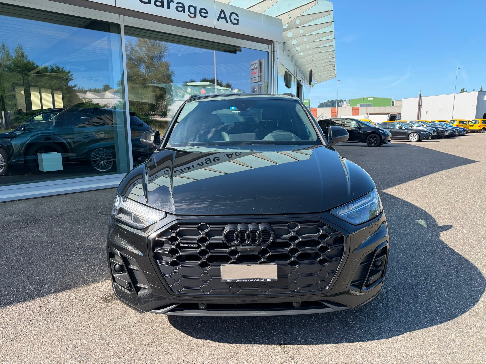 AUDI Q5 40 TDI Black Edition quattro S-tronic-image-7