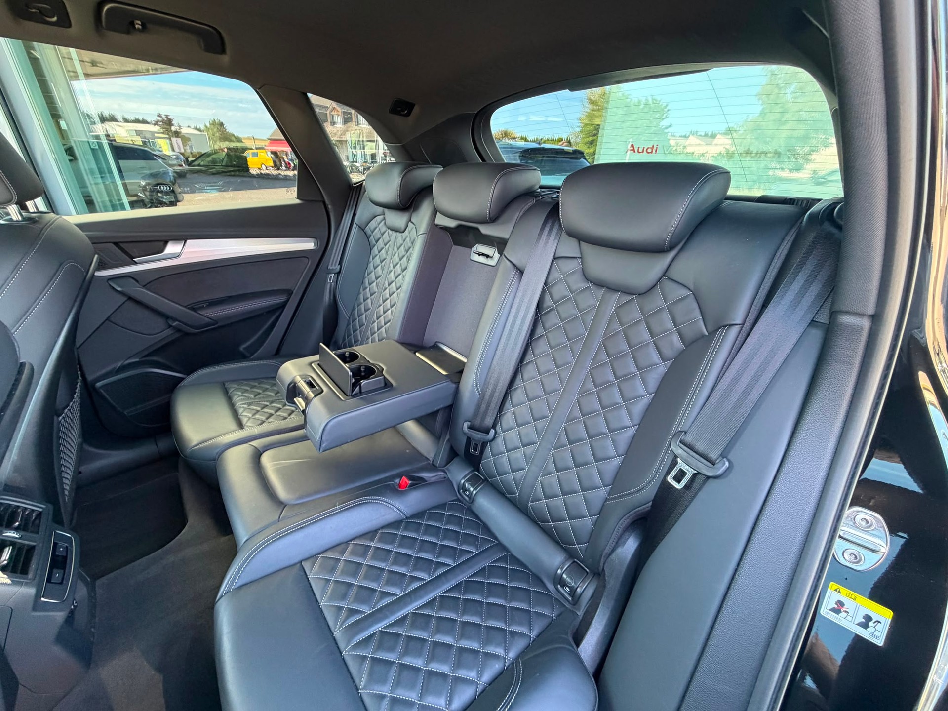 AUDI Q5 40 TDI Black Edition quattro S-tronic-image-25