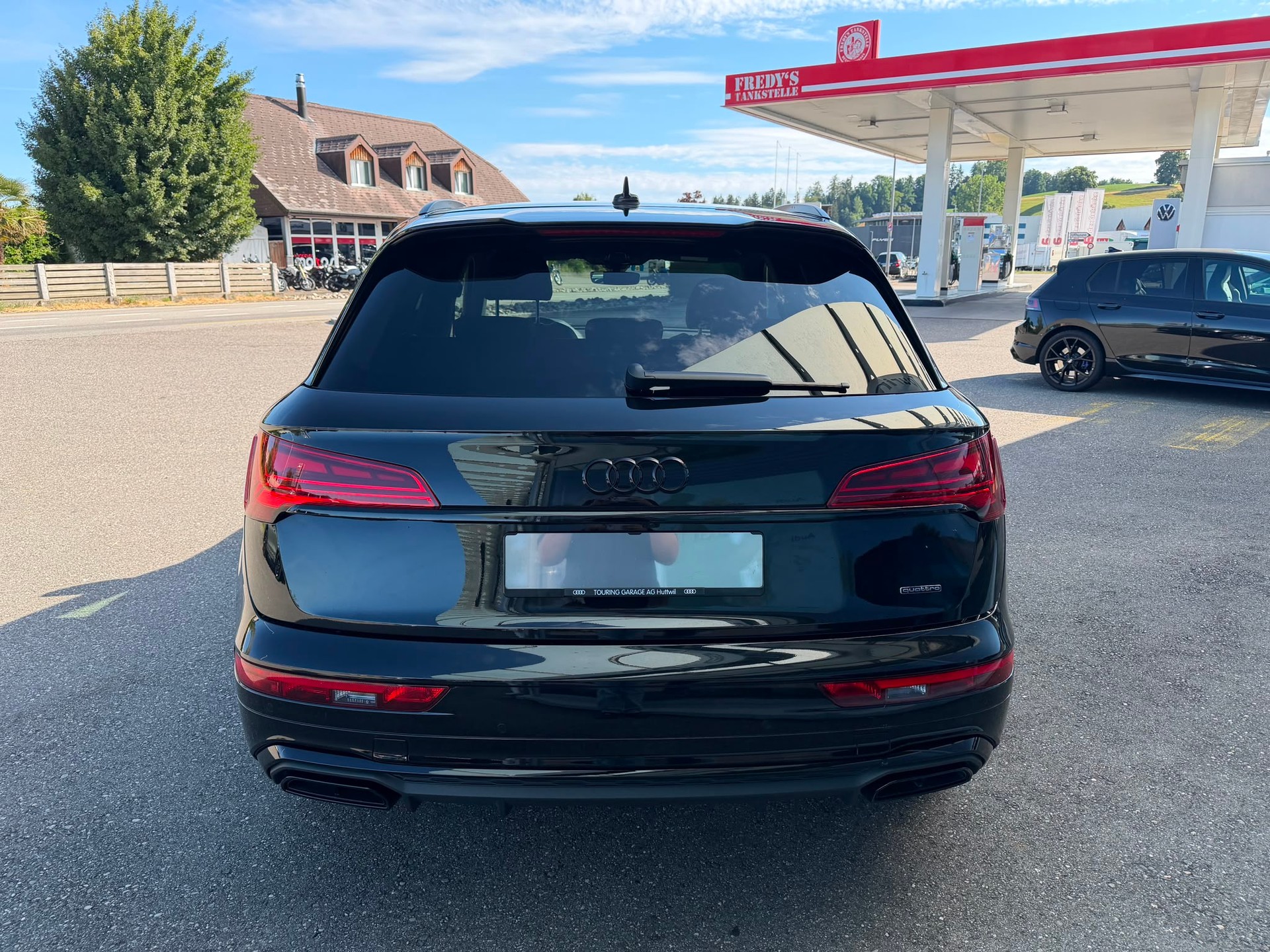 AUDI Q5 40 TDI Black Edition quattro S-tronic-image-3