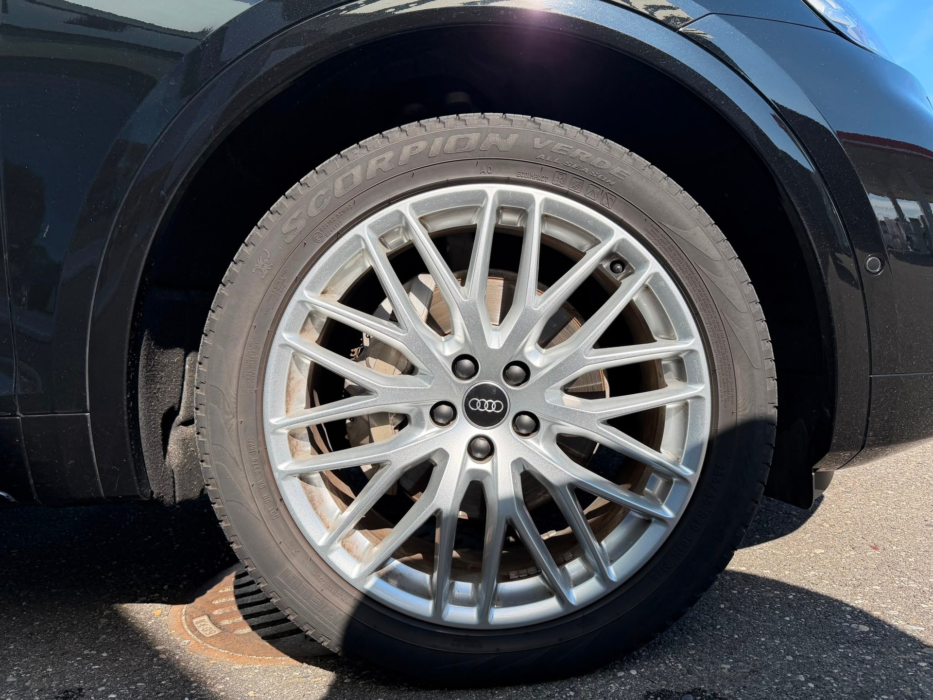 AUDI Q5 40 TDI Black Edition quattro S-tronic-image-9