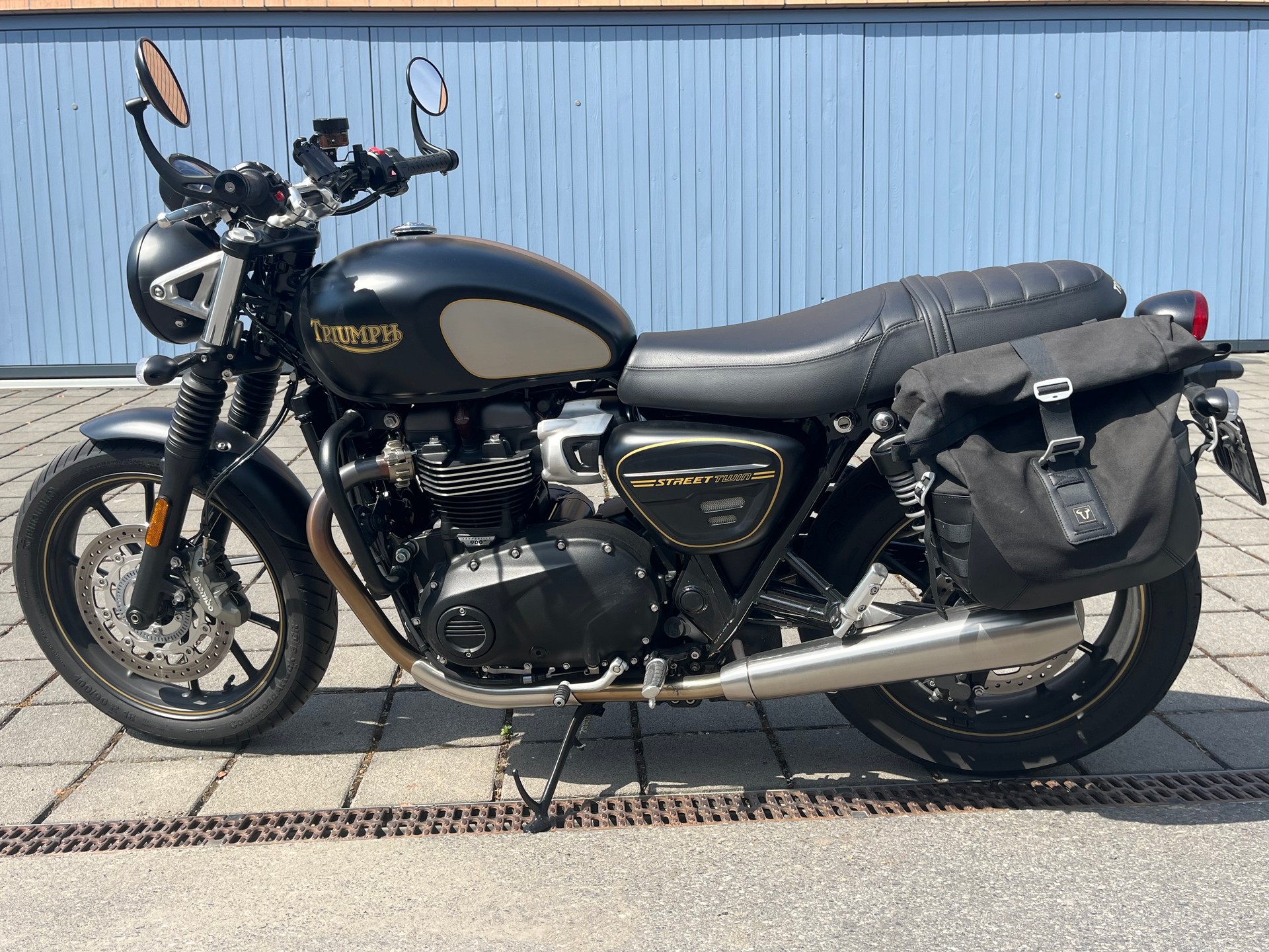 TRIUMPH Street Twin 900 Gold Line (35kW)-image-12