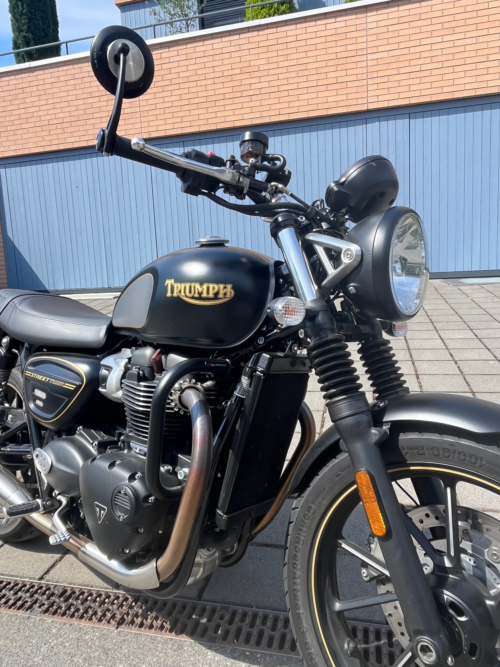 TRIUMPH Street Twin 900 Gold Line (35kW)-image-8
