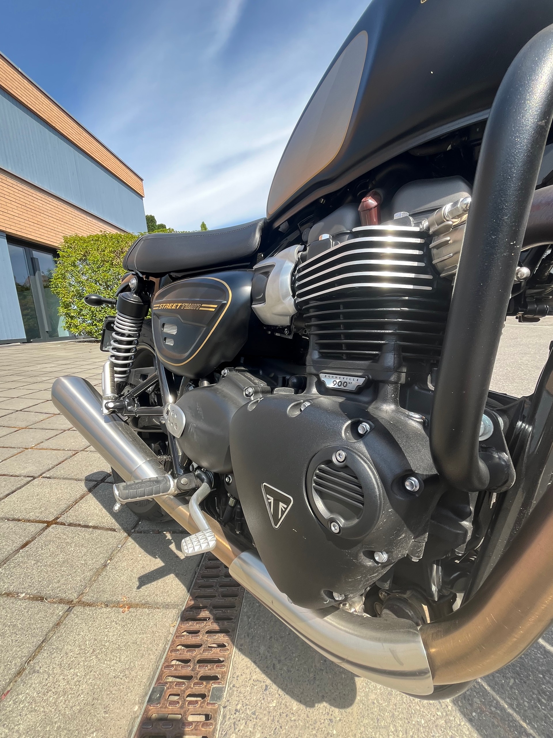 TRIUMPH Street Twin 900 Gold Line (35kW)-image-11