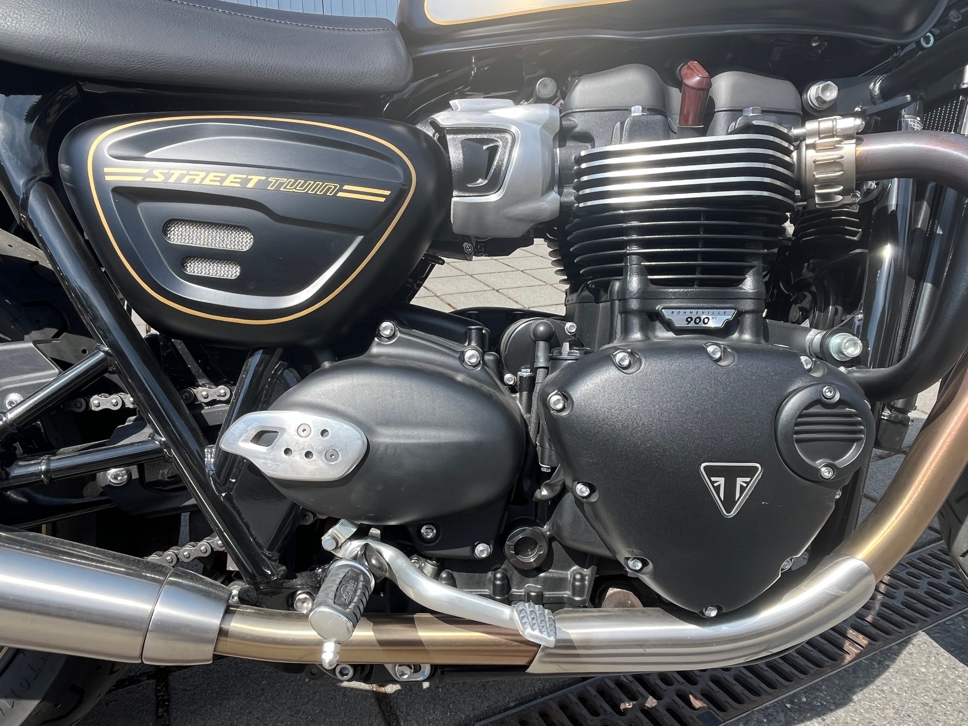 TRIUMPH Street Twin 900 Gold Line (35kW)-image-7