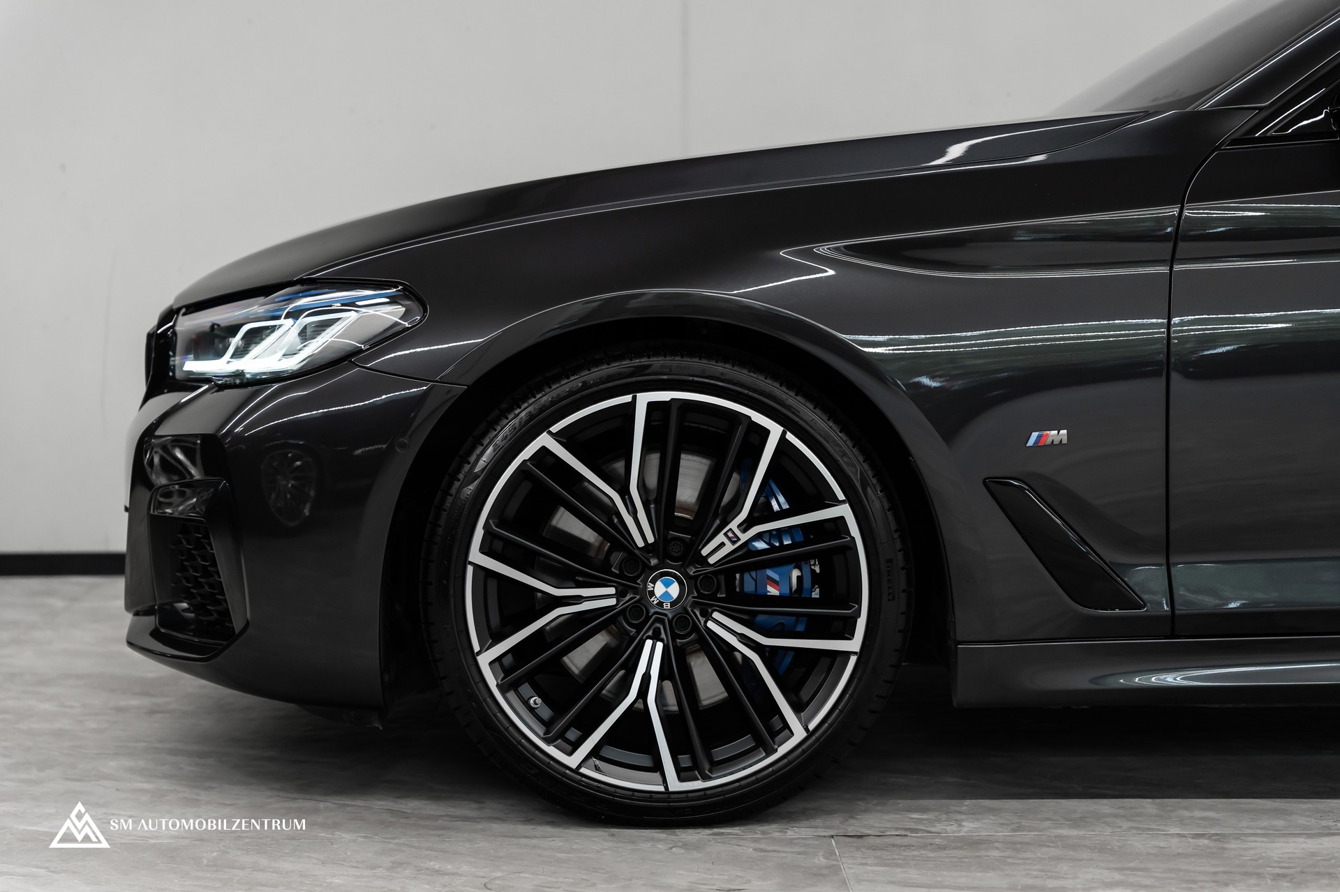 BMW M550i xDrive Steptronic / 360° / Panorama / AHK / Head-Up-image-5