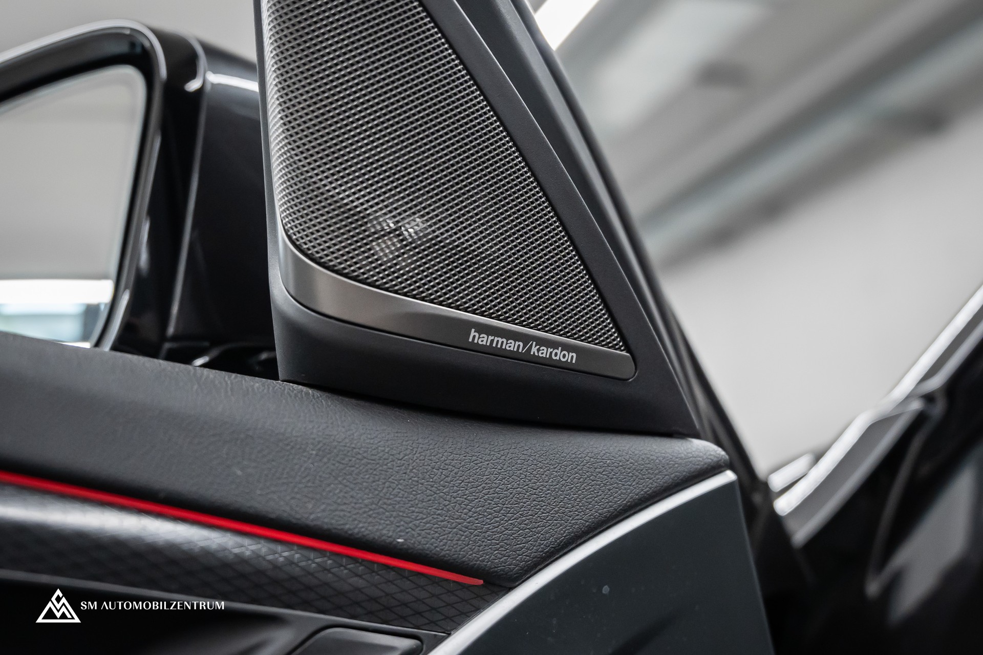 BMW M550i xDrive Steptronic / 360° / Panorama / AHK / Head-Up-image-25