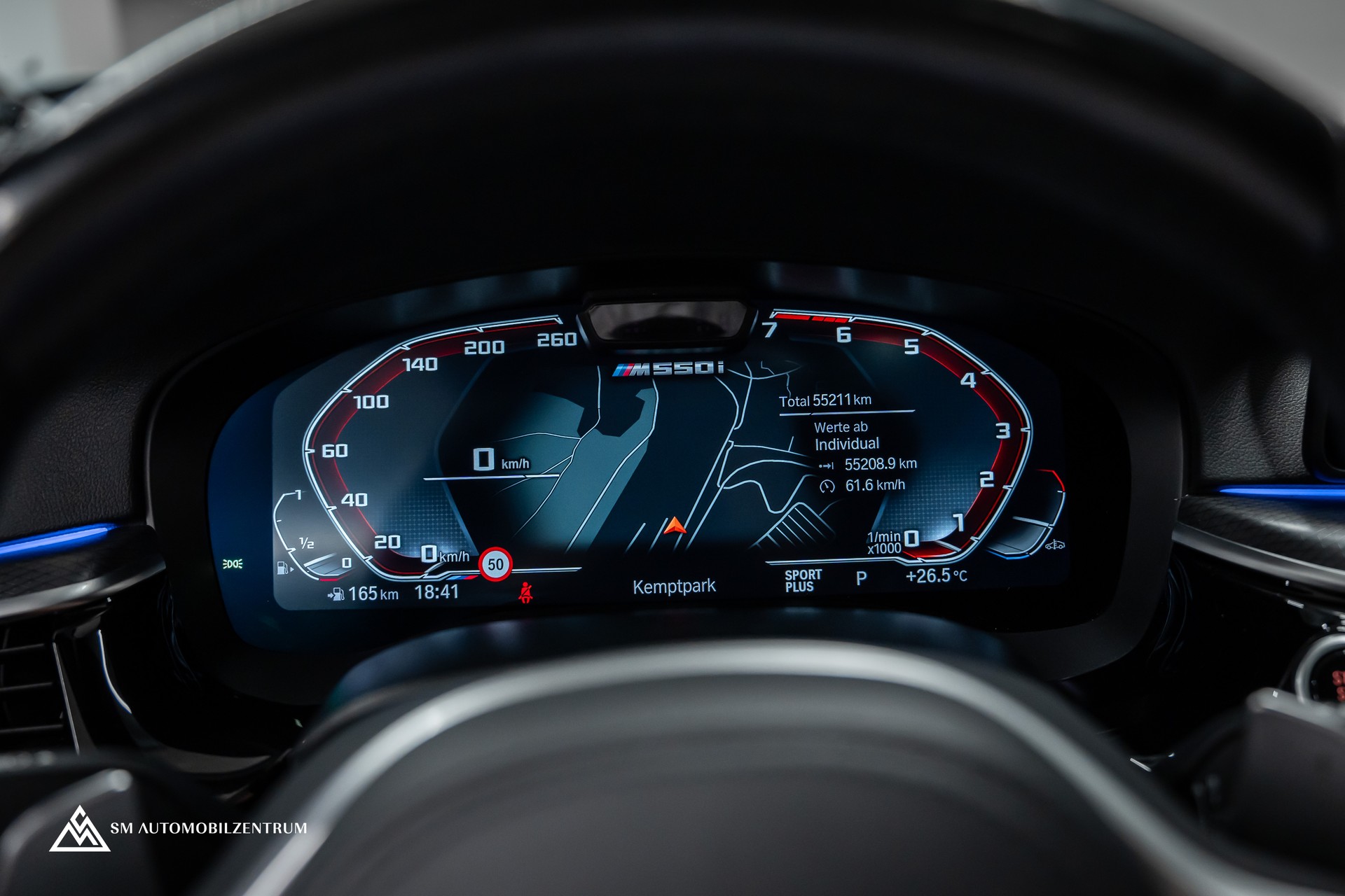BMW M550i xDrive Steptronic / 360° / Panorama / AHK / Head-Up-image-29