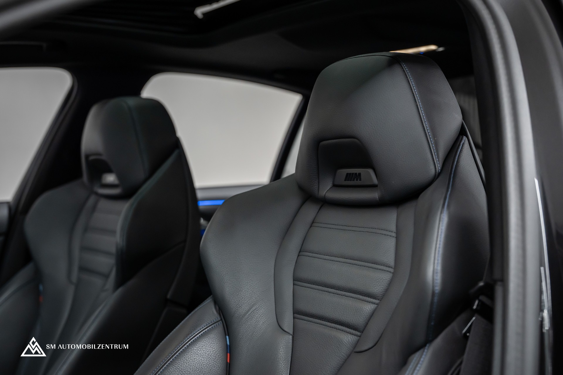 BMW M550i xDrive Steptronic / 360° / Panorama / AHK / Head-Up-image-19