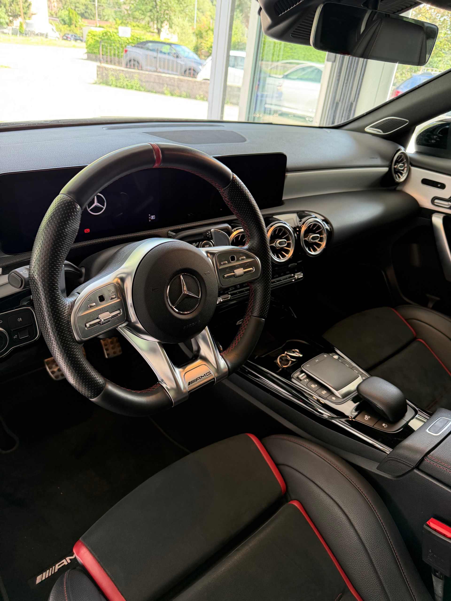 MERCEDES-BENZ A 35 AMG 4Matic Speedshift-image-9