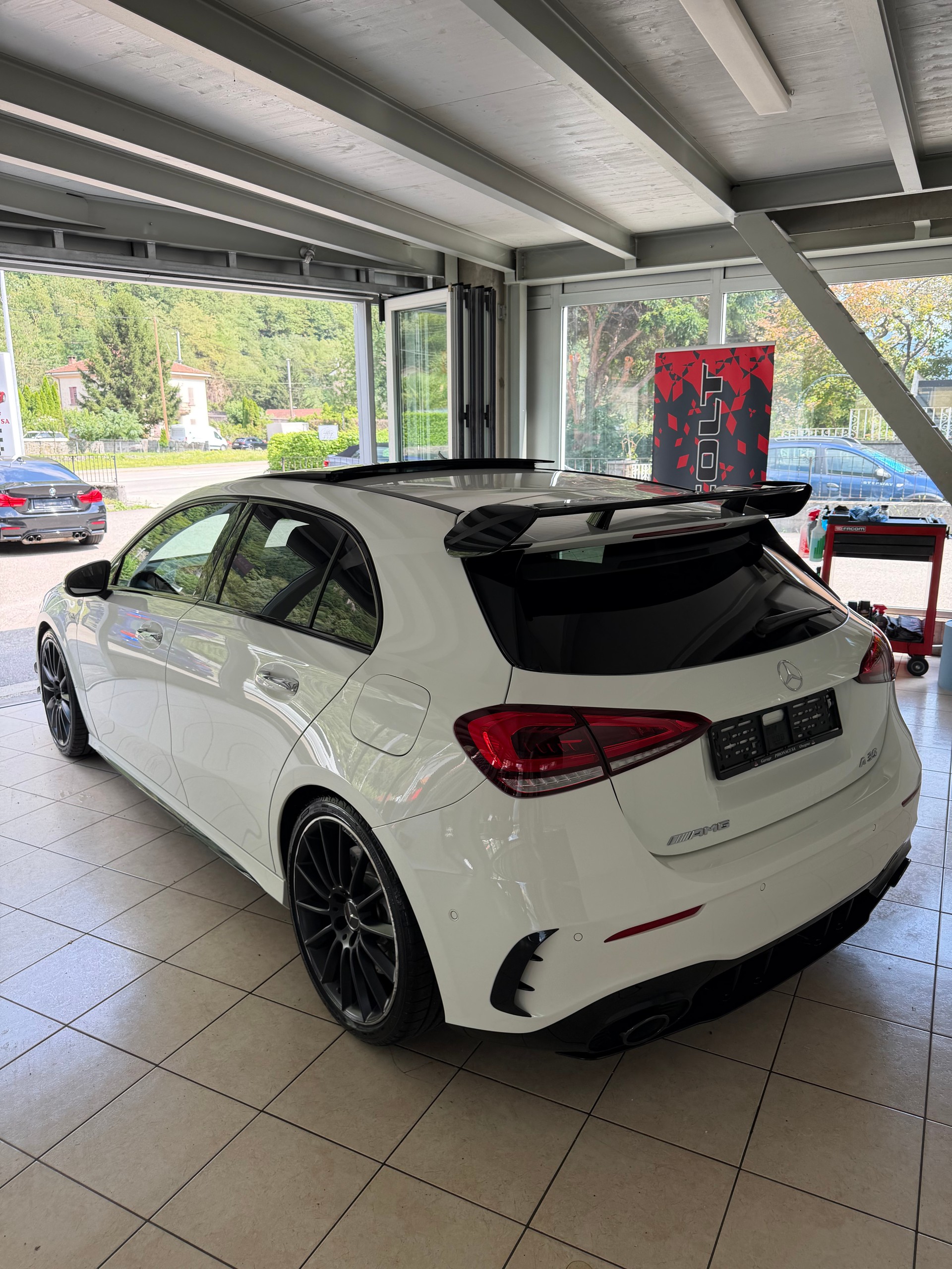 MERCEDES-BENZ A 35 AMG 4Matic Speedshift-image-4