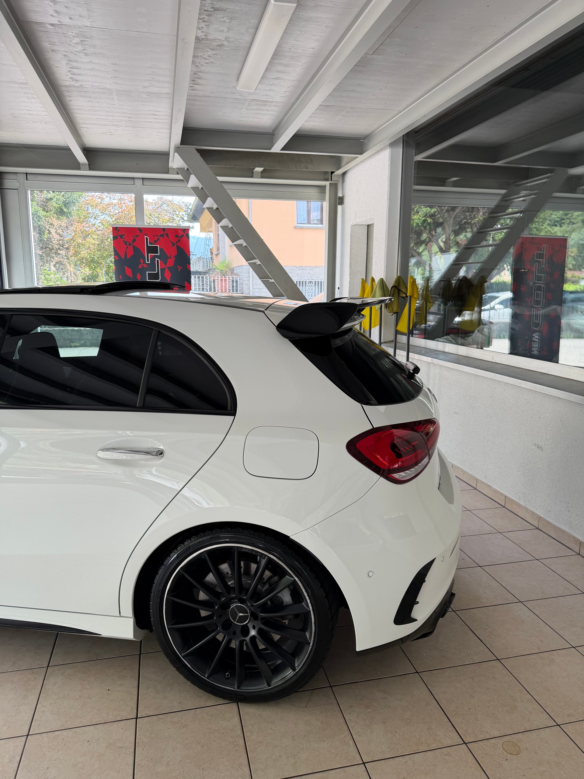 MERCEDES-BENZ A 35 AMG 4Matic Speedshift-image-3