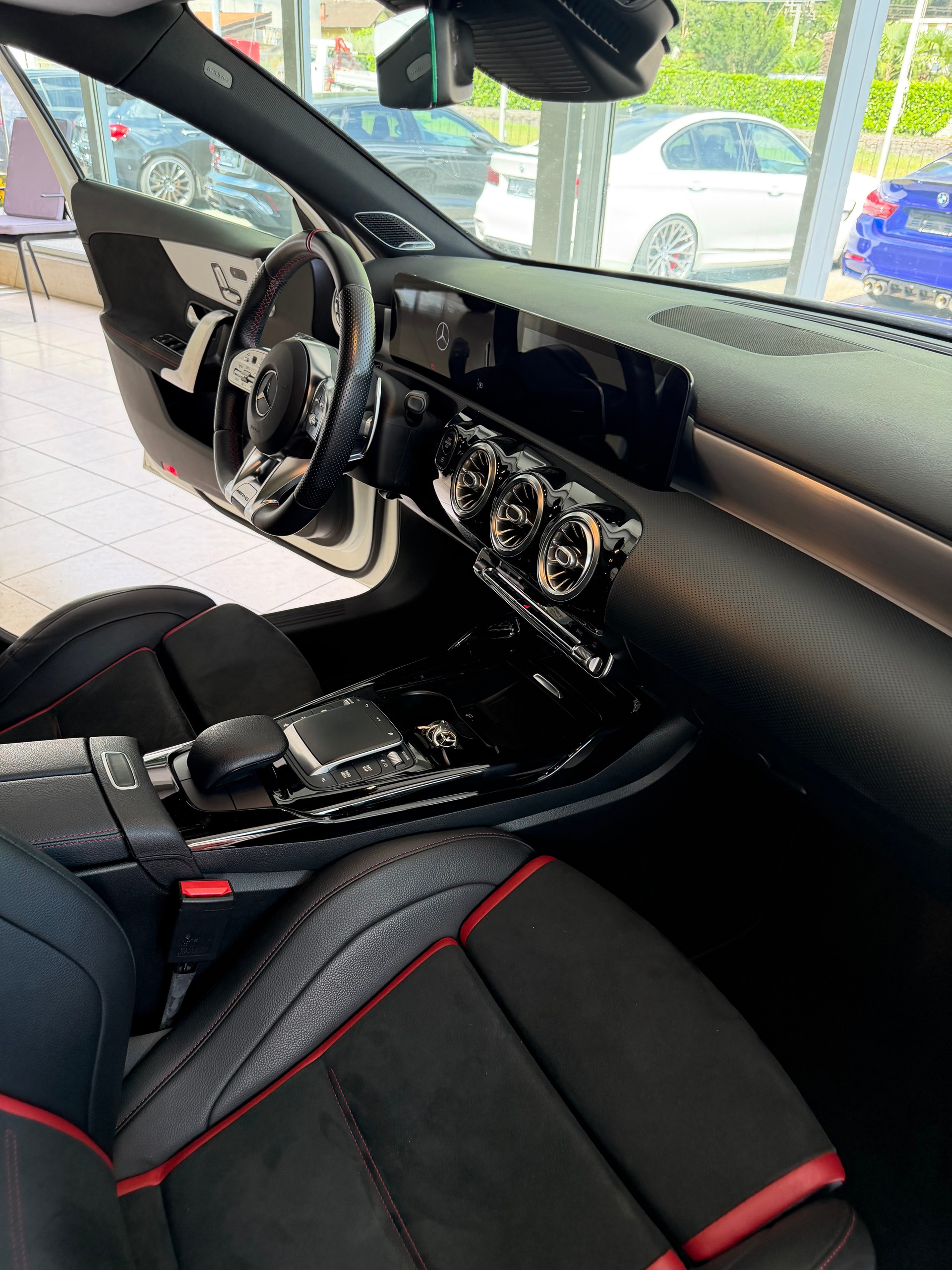 MERCEDES-BENZ A 35 AMG 4Matic Speedshift-image-11
