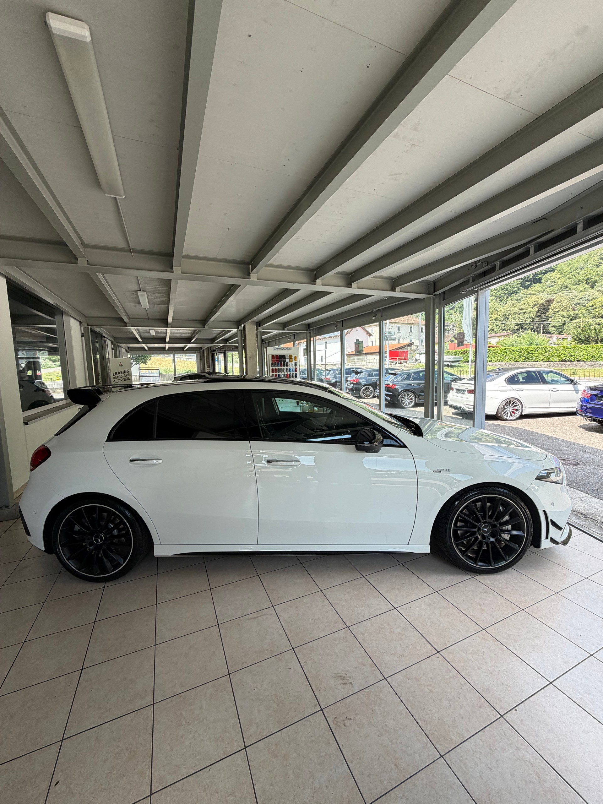 MERCEDES-BENZ A 35 AMG 4Matic Speedshift-image-6