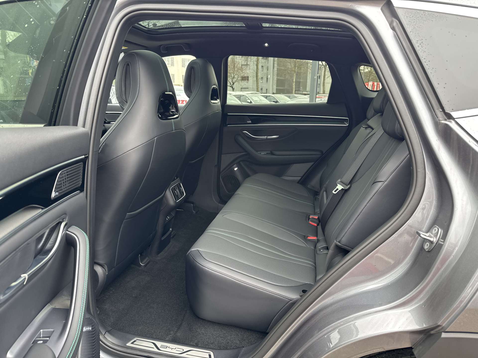 BYD Seal U DM-i PHEV Design AWD 324PS Automat-image-5