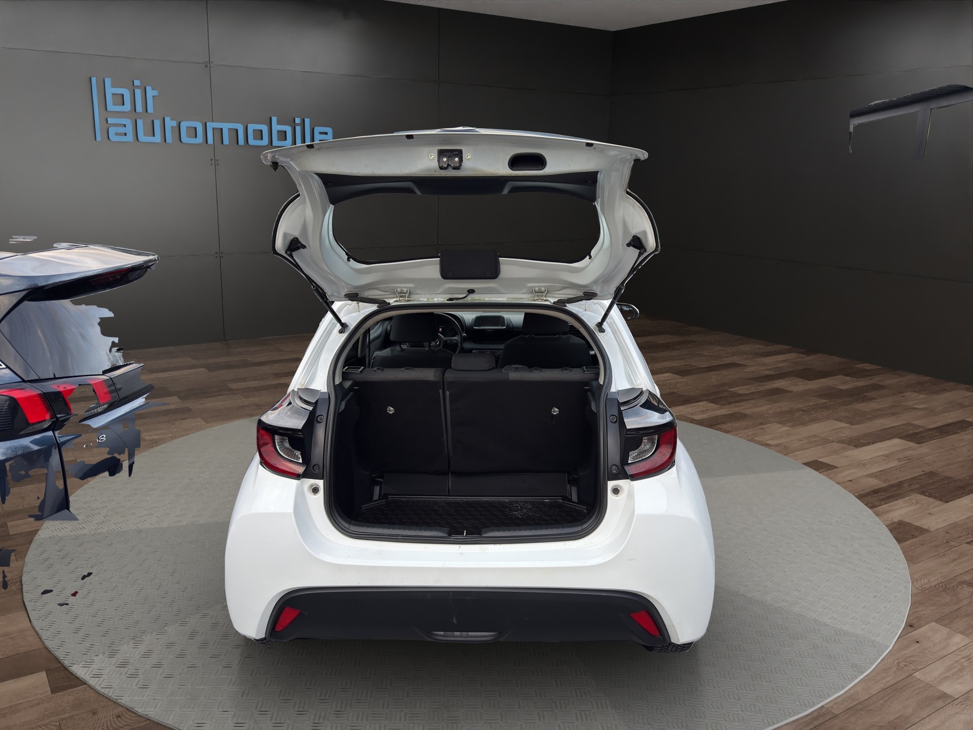 TOYOTA Yaris 1.0 Active-image-5