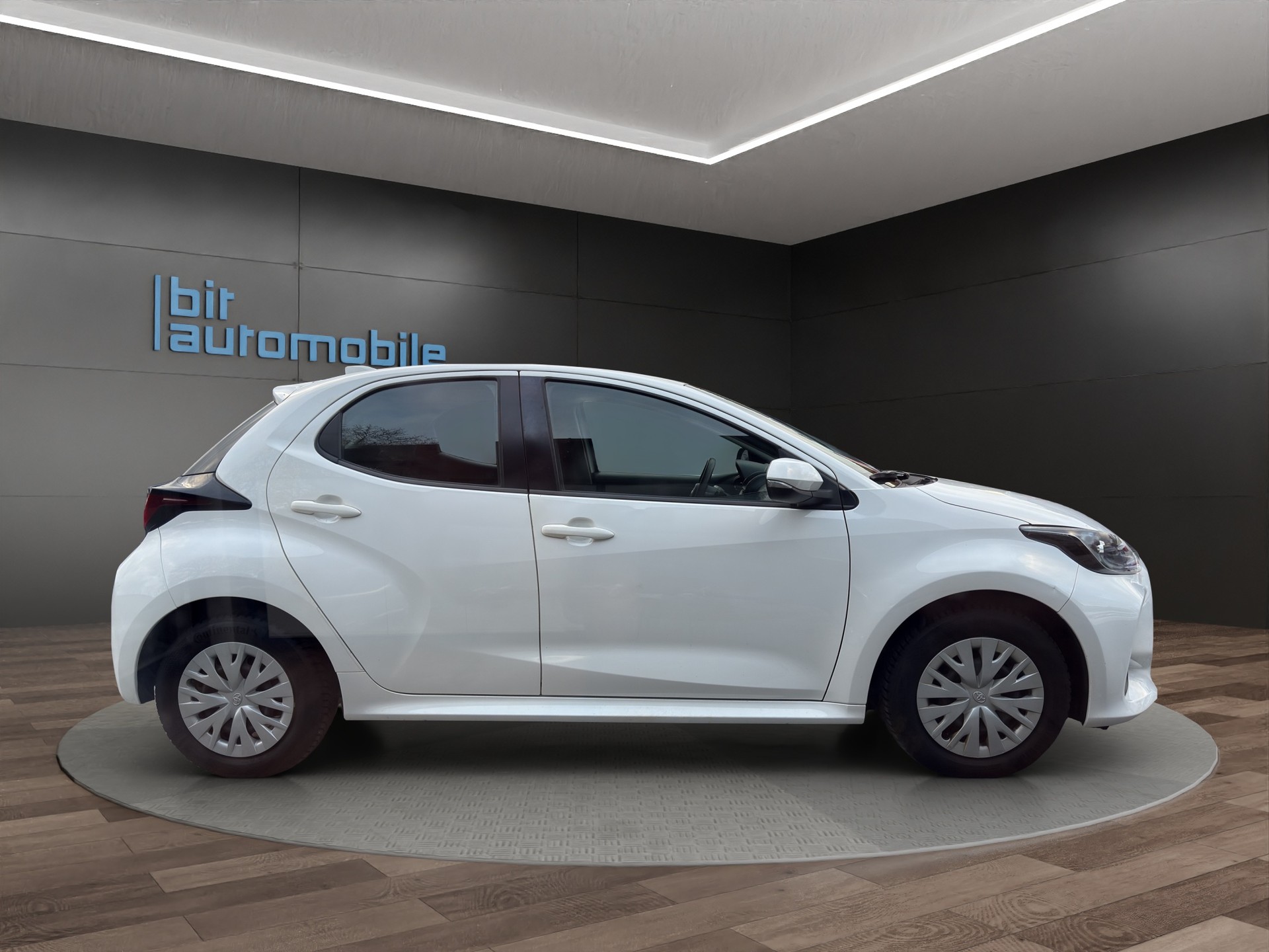 TOYOTA Yaris 1.0 Active-image-7
