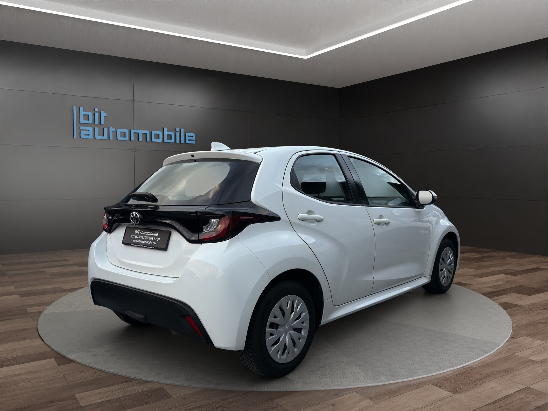 TOYOTA Yaris 1.0 Active-image-6