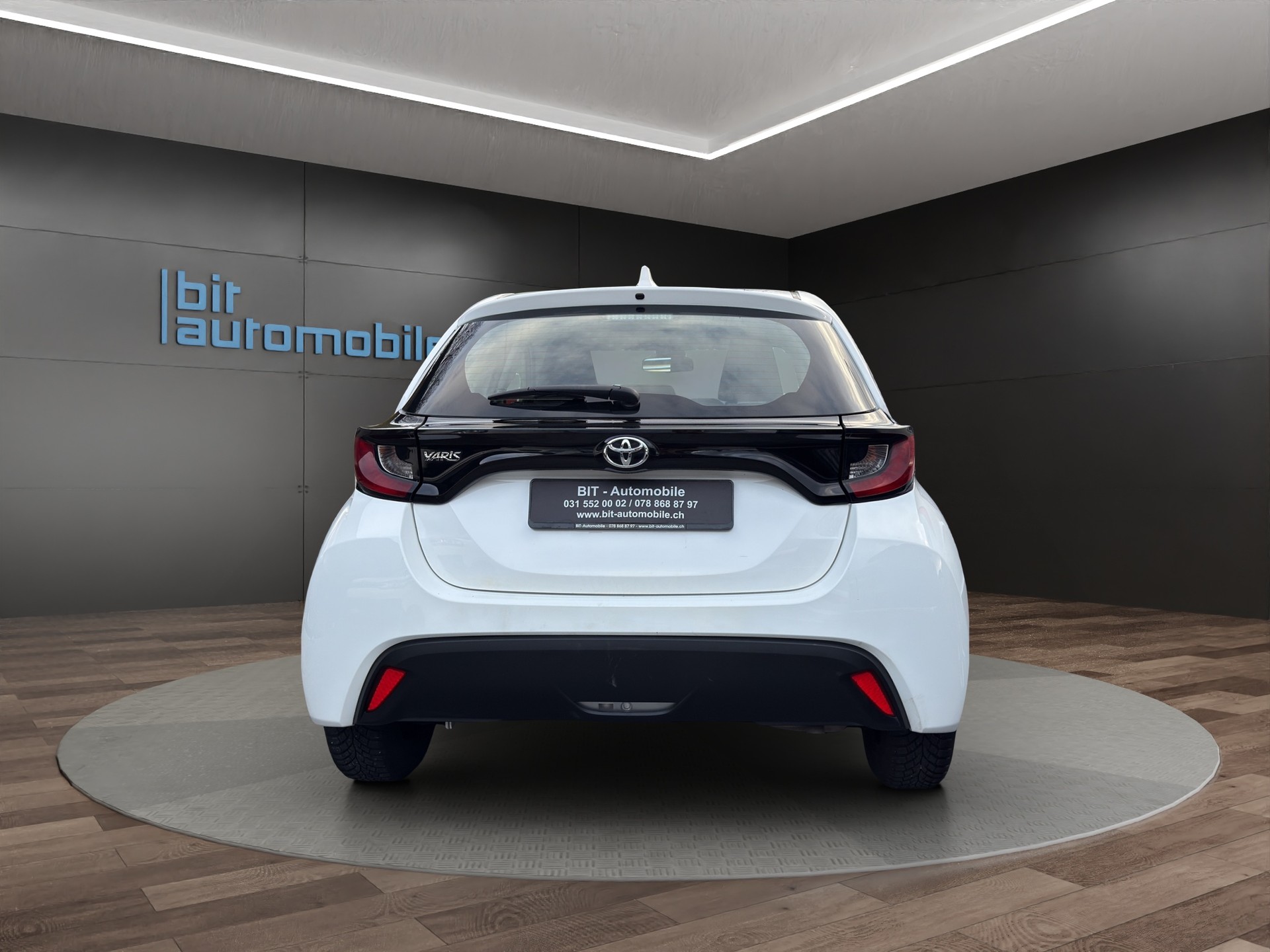 TOYOTA Yaris 1.0 Active-image-4
