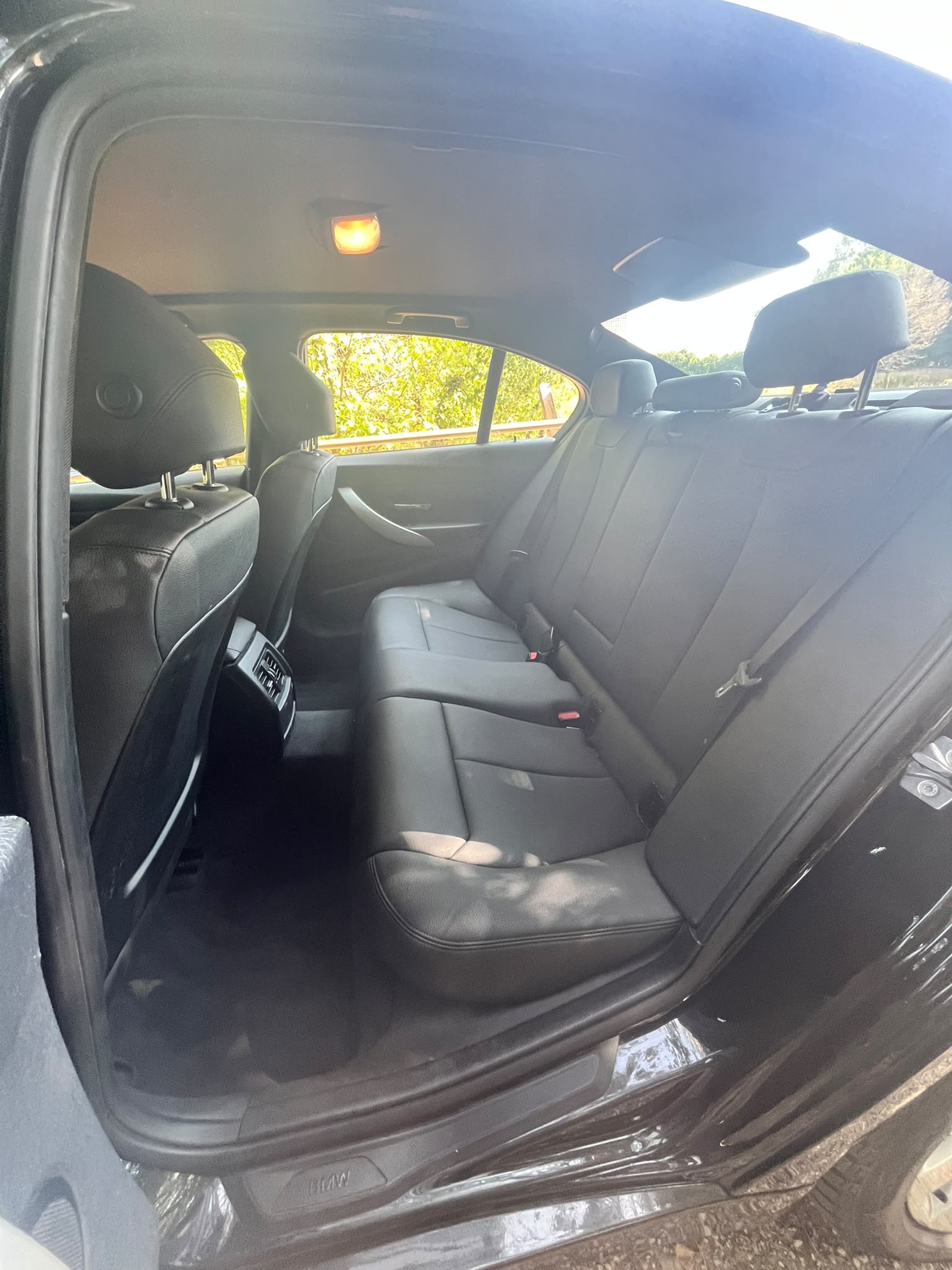 BMW 320i xDrive-image-9