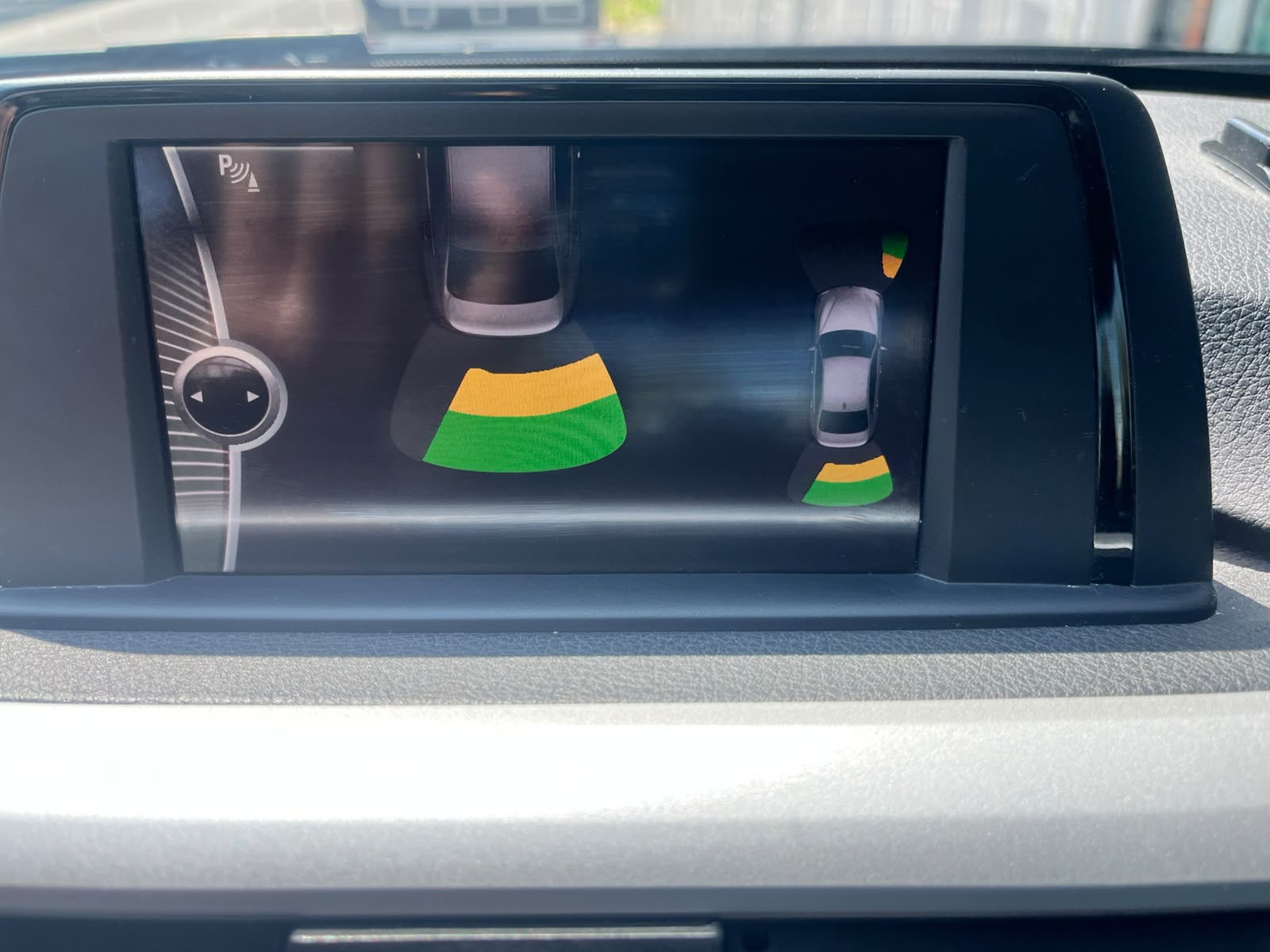 BMW 320i xDrive-image-11