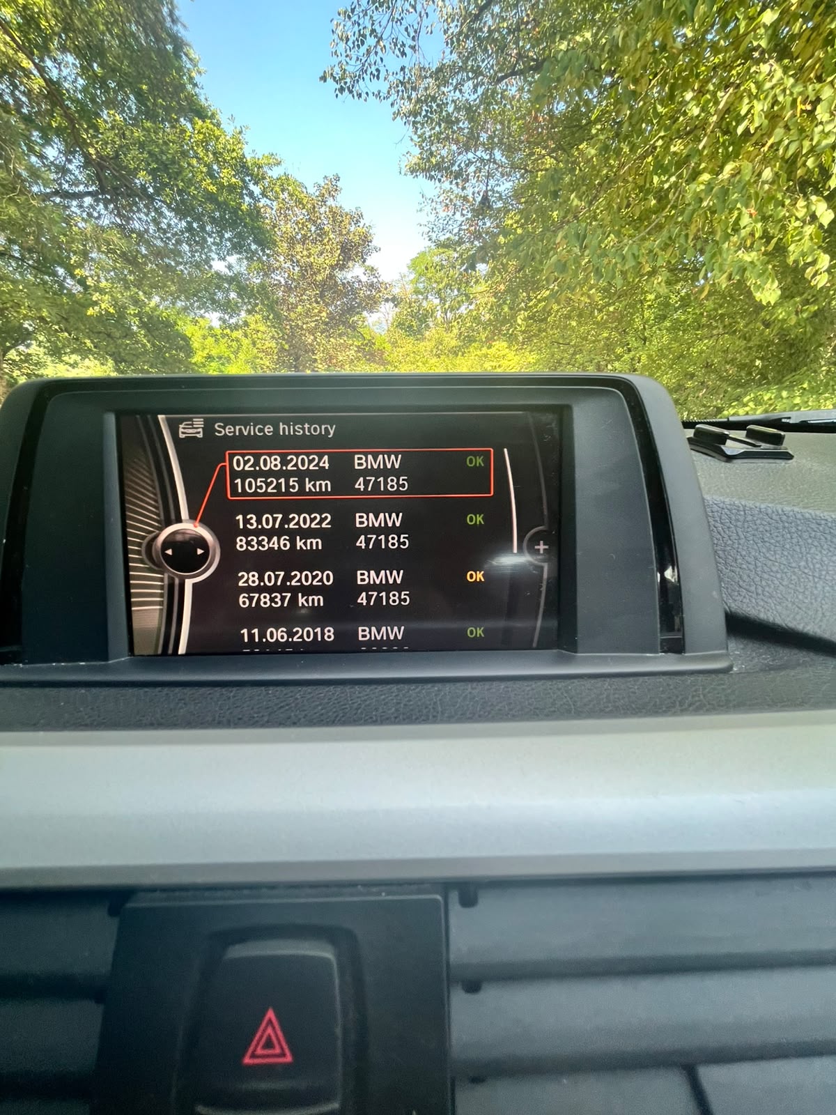 BMW 320i xDrive-image-14